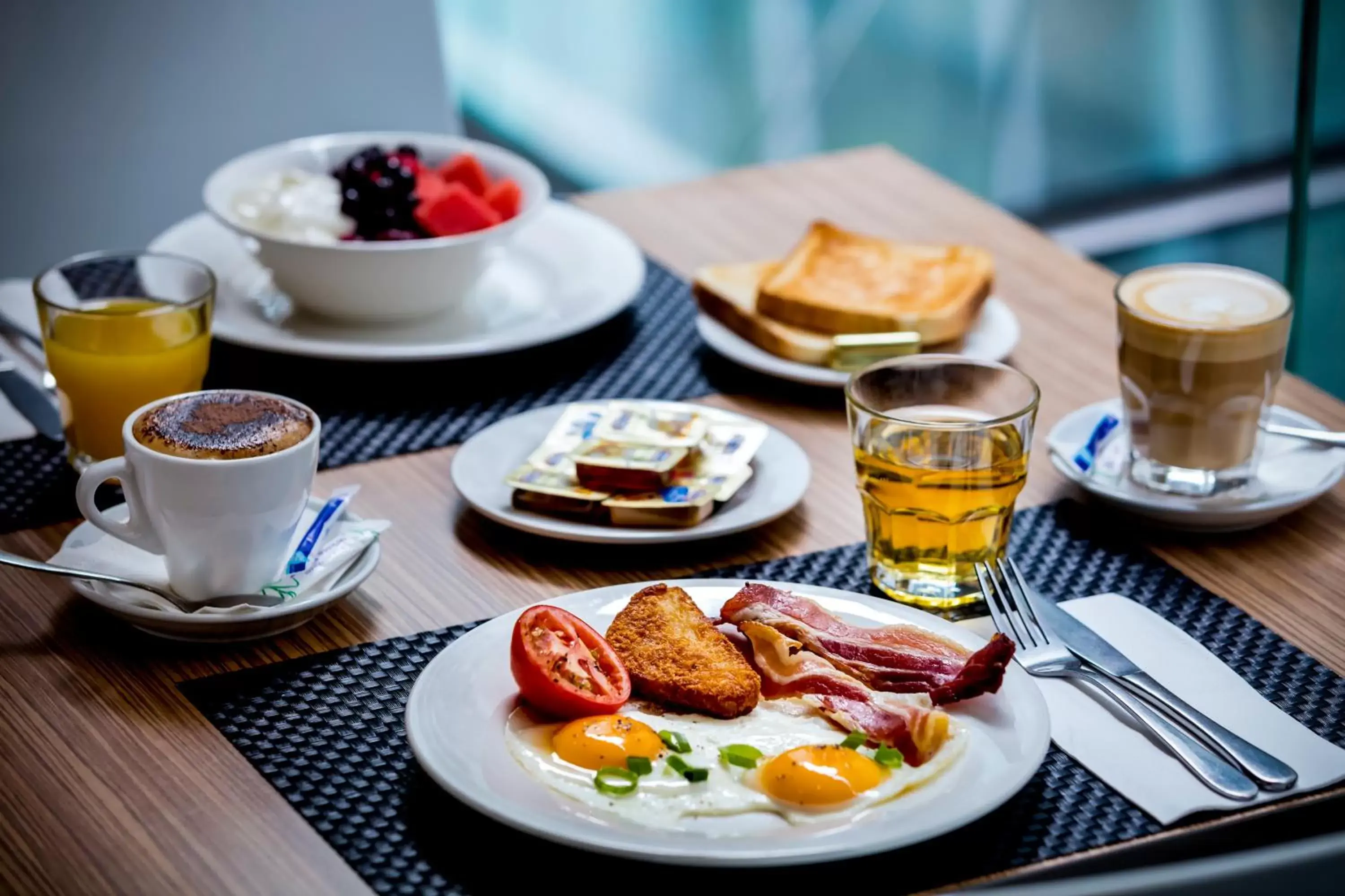 Buffet breakfast, Food in Mercure Porto Centro Santa Catarina