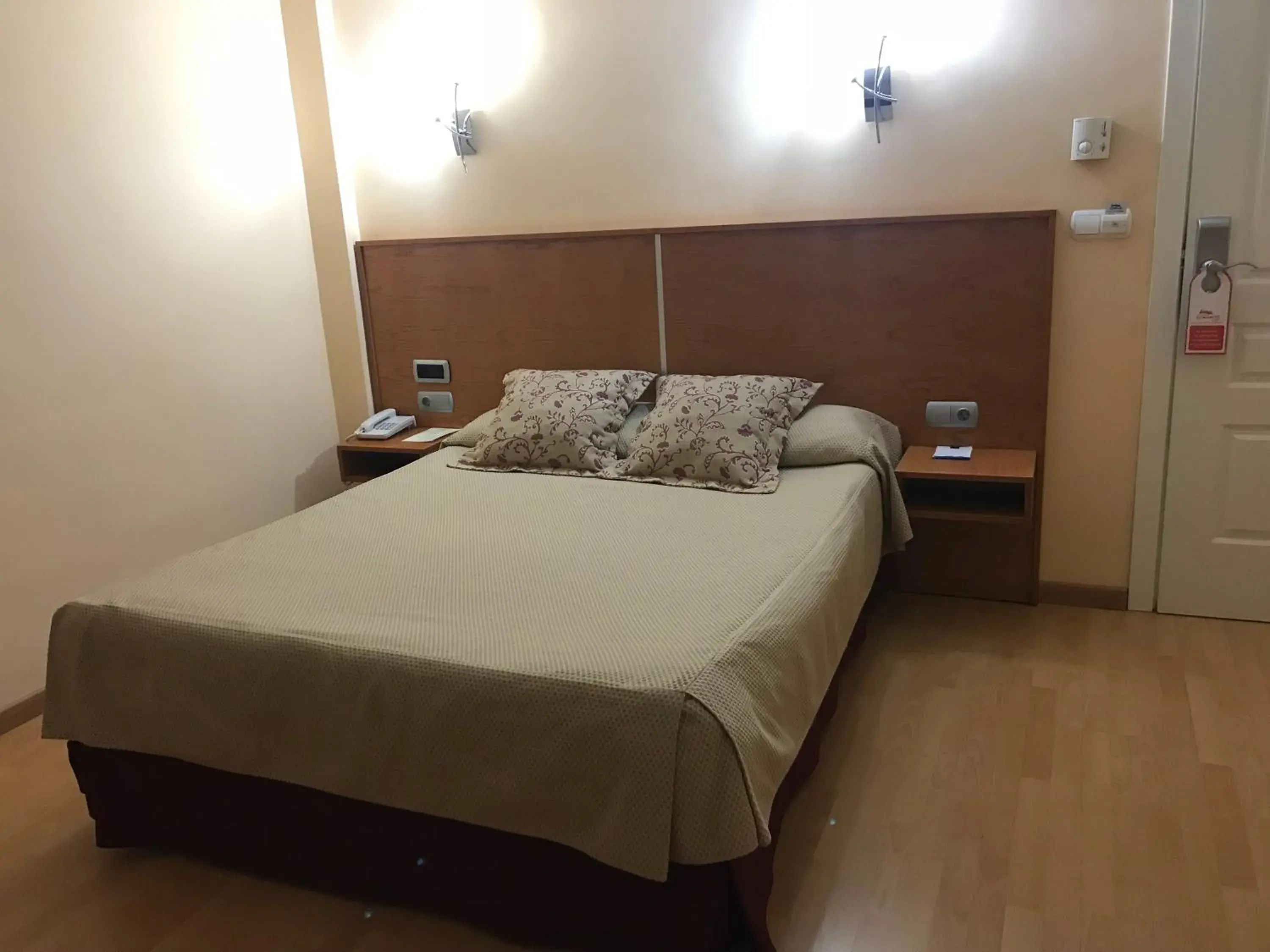 Bedroom, Bed in Hotel Alfonso VIII De Cuenca