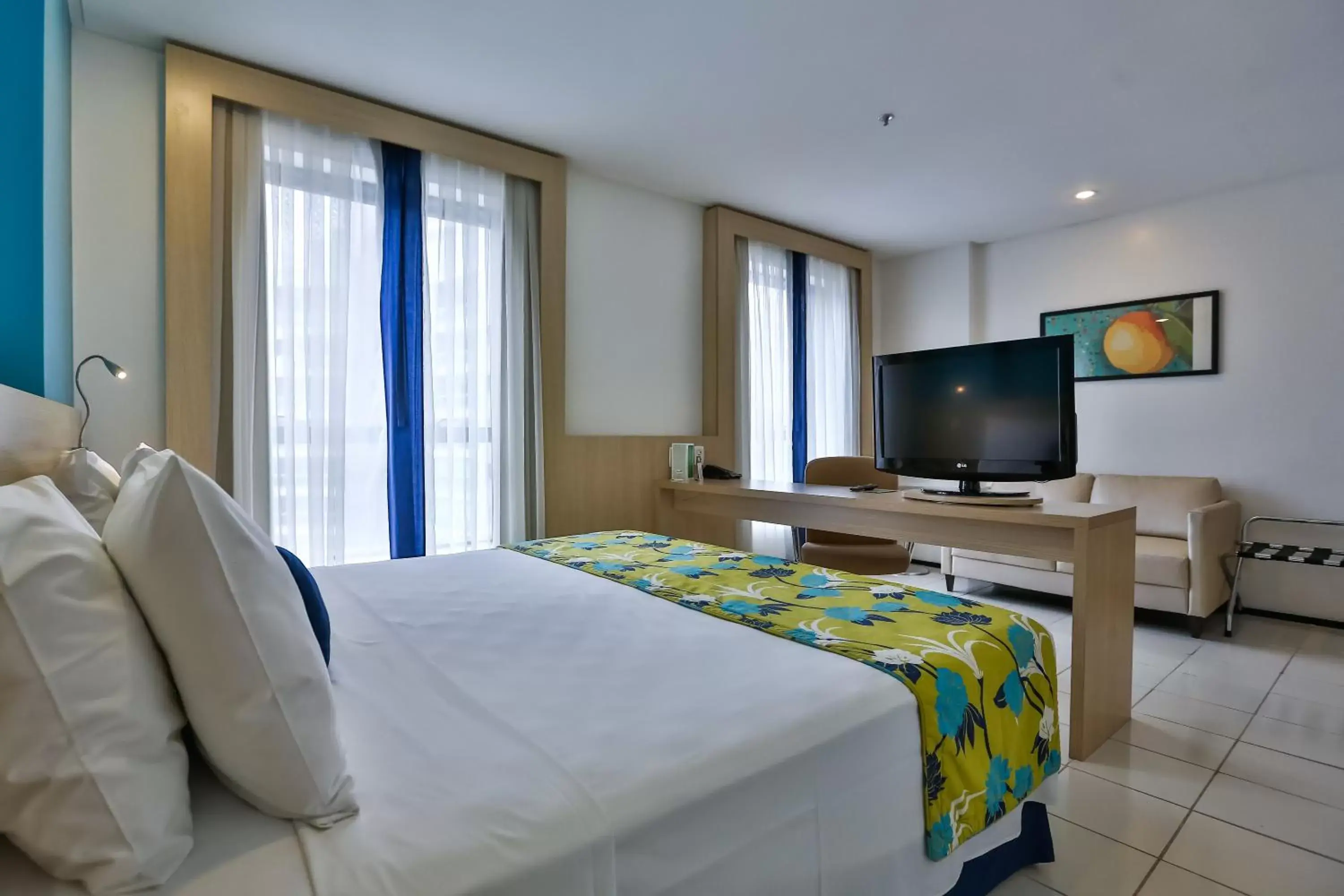 Bedroom, TV/Entertainment Center in Quality Hotel Manaus