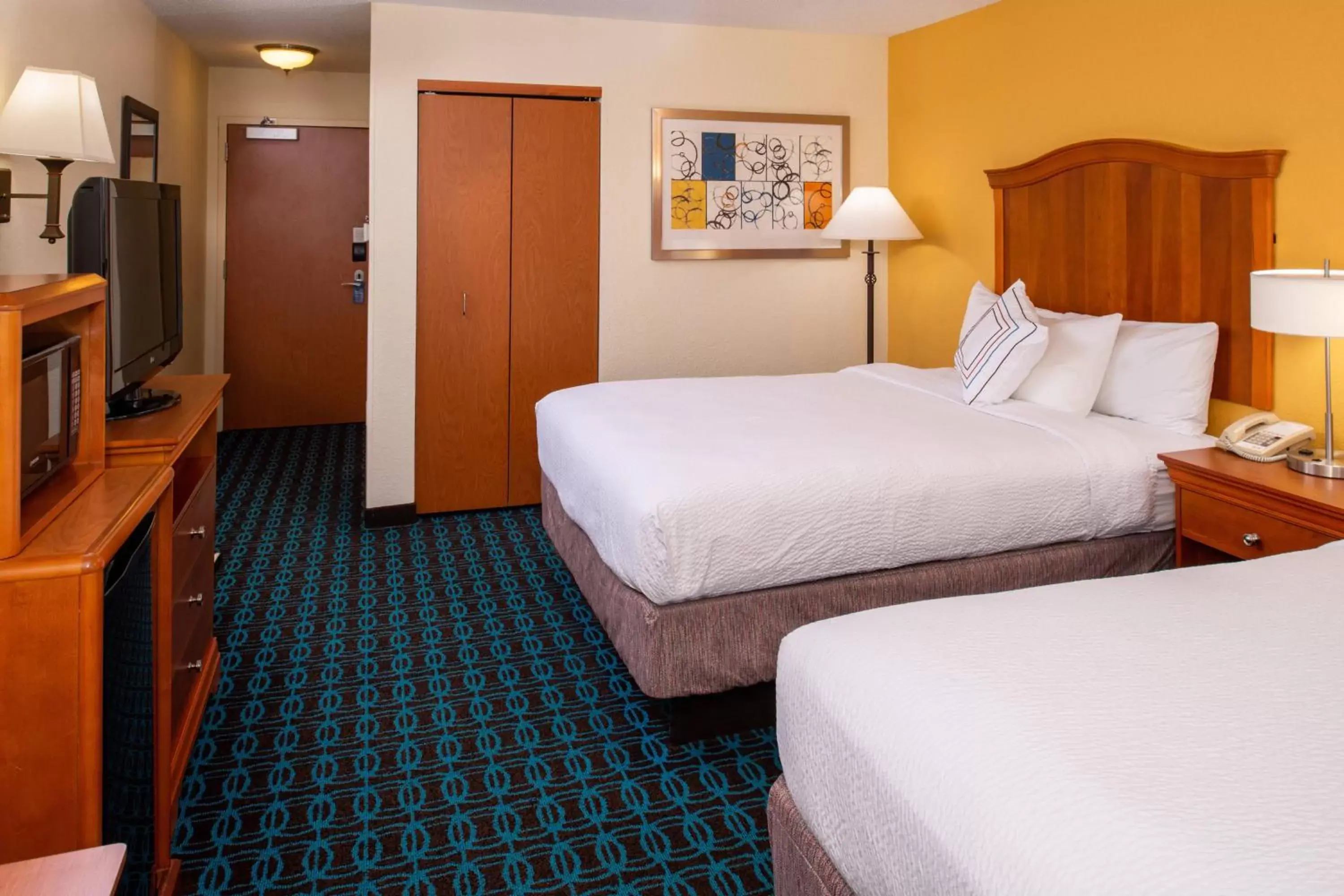 Photo of the whole room, Bed in Fairfield Inn & Suites Greensboro Wendover