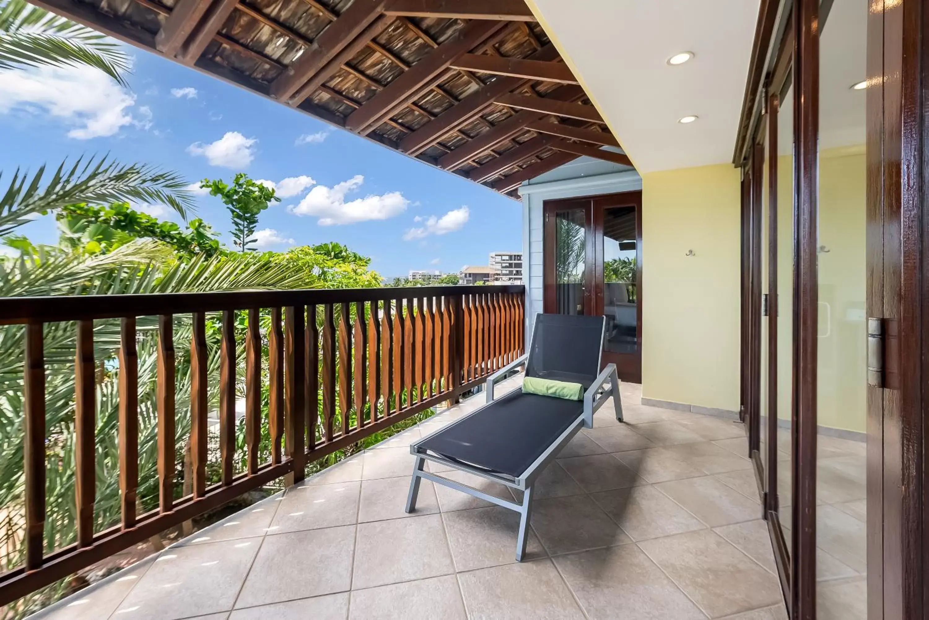 Balcony/Terrace in LionsDive Beach Resort