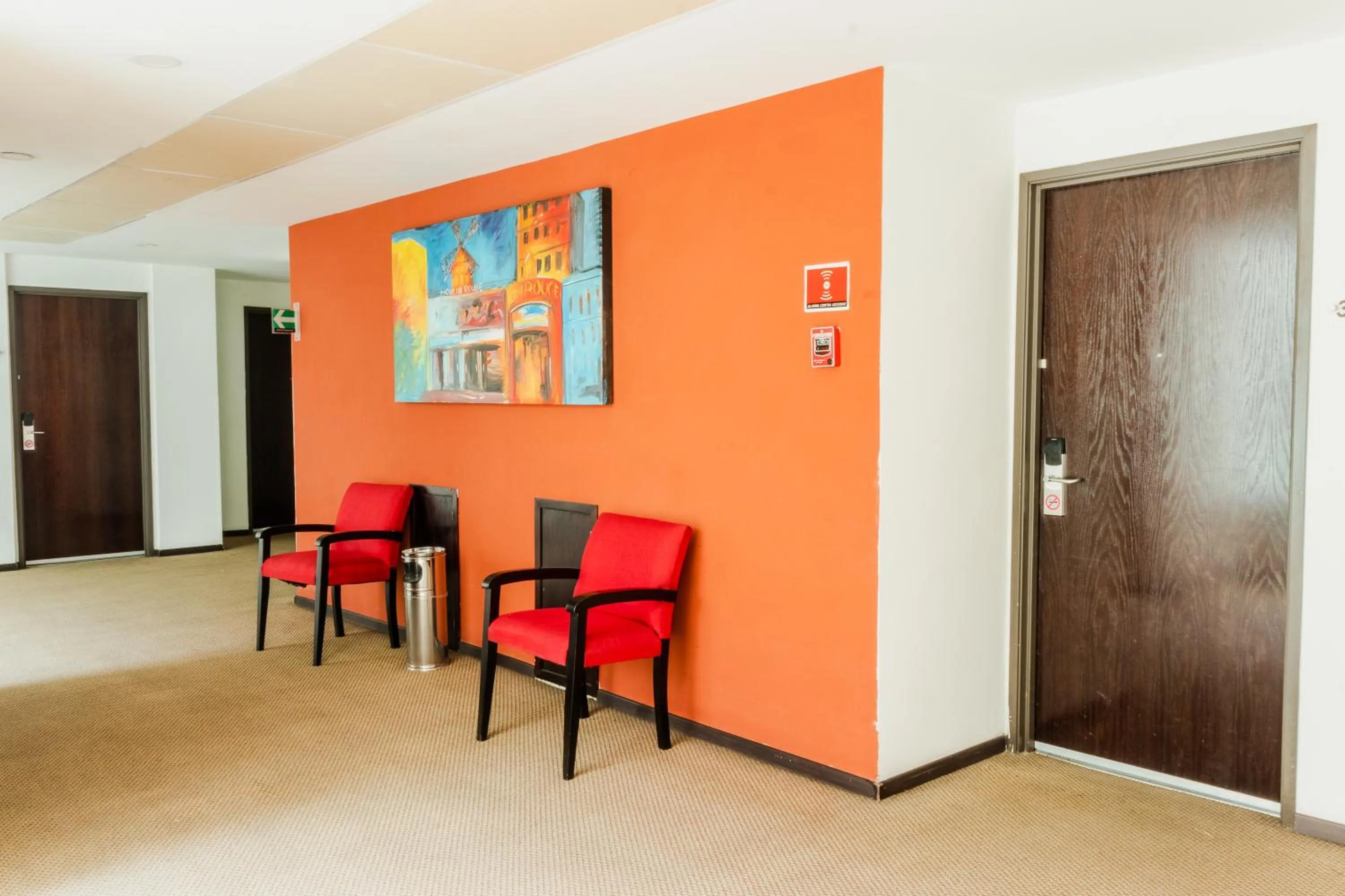 Living room in Paris FC Hotel