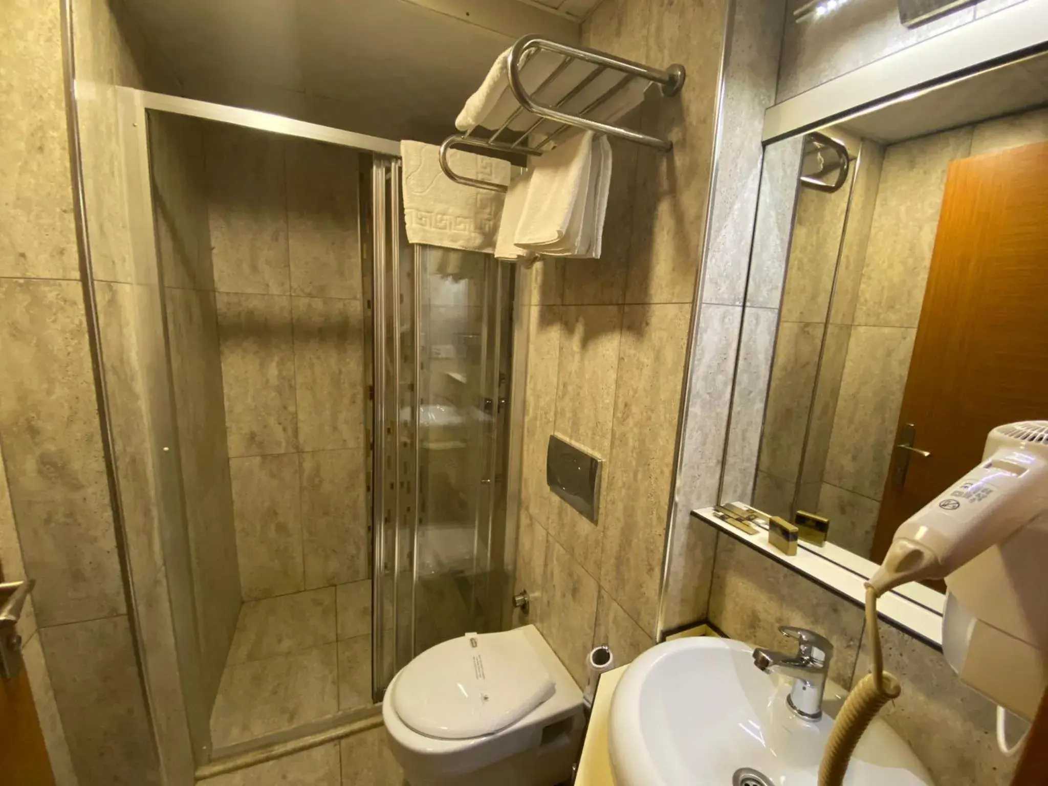 Shower, Bathroom in Golden Lounge Hotel