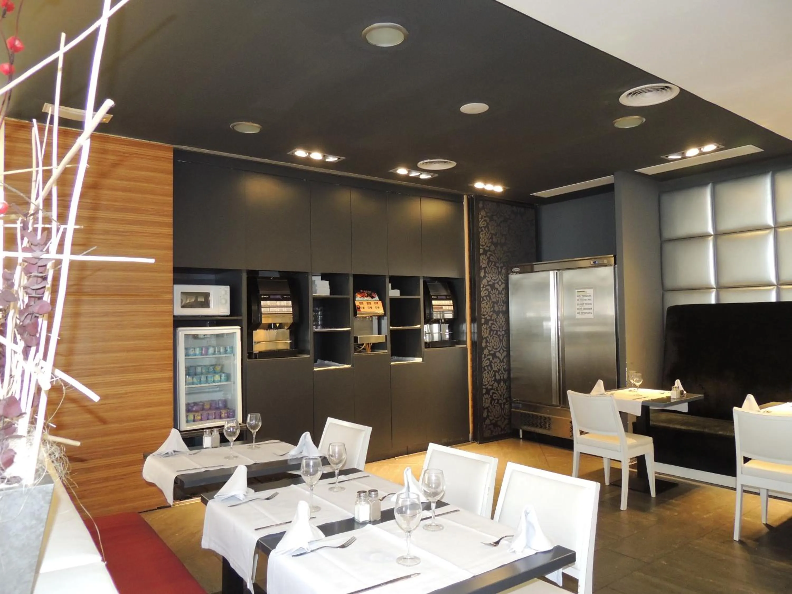 Restaurant/places to eat in Hotel Augustus