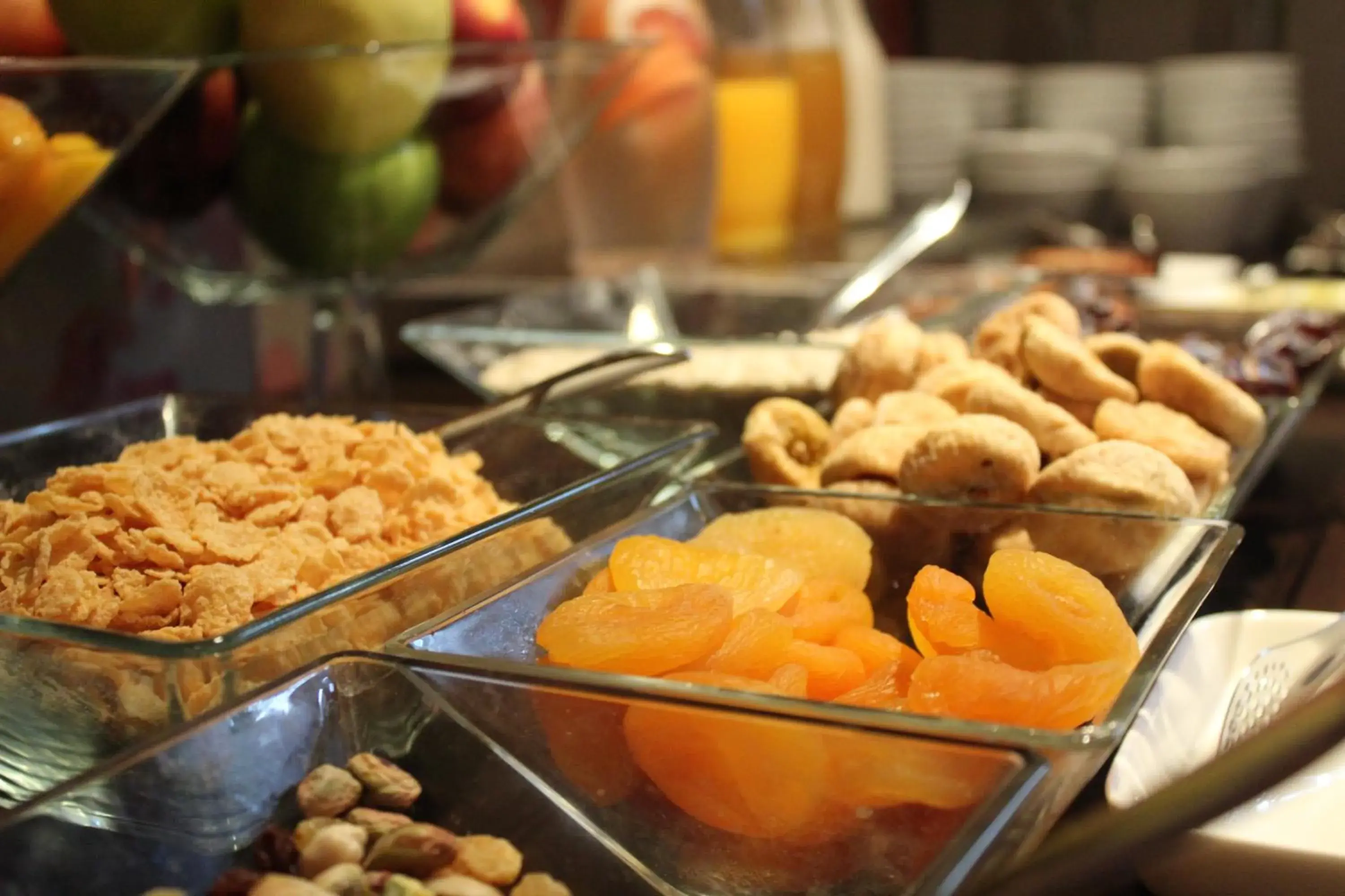 Buffet breakfast, Food in ParkTower Suites