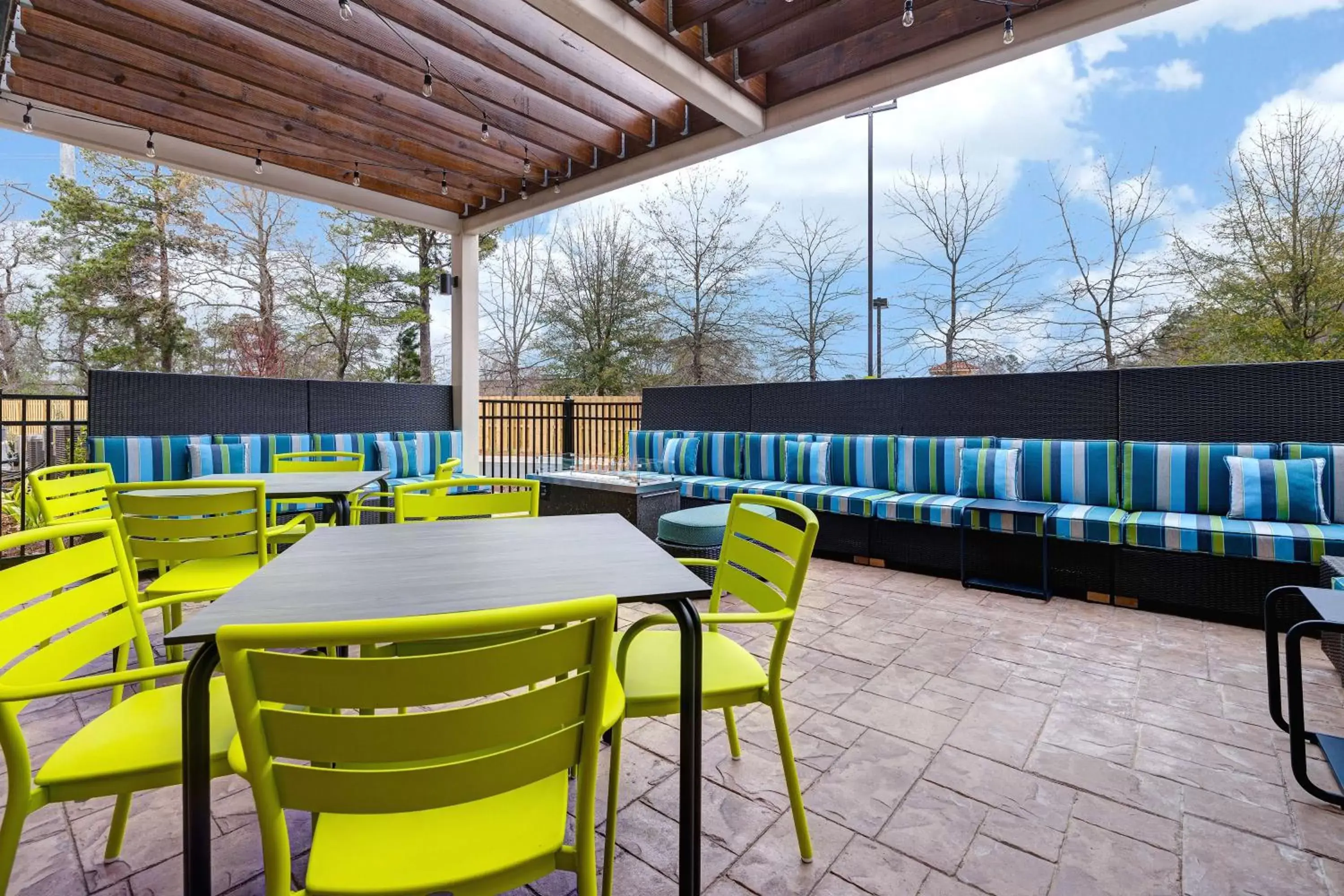 Property building, Restaurant/Places to Eat in Home2 Suites By Hilton Blythewood, Sc