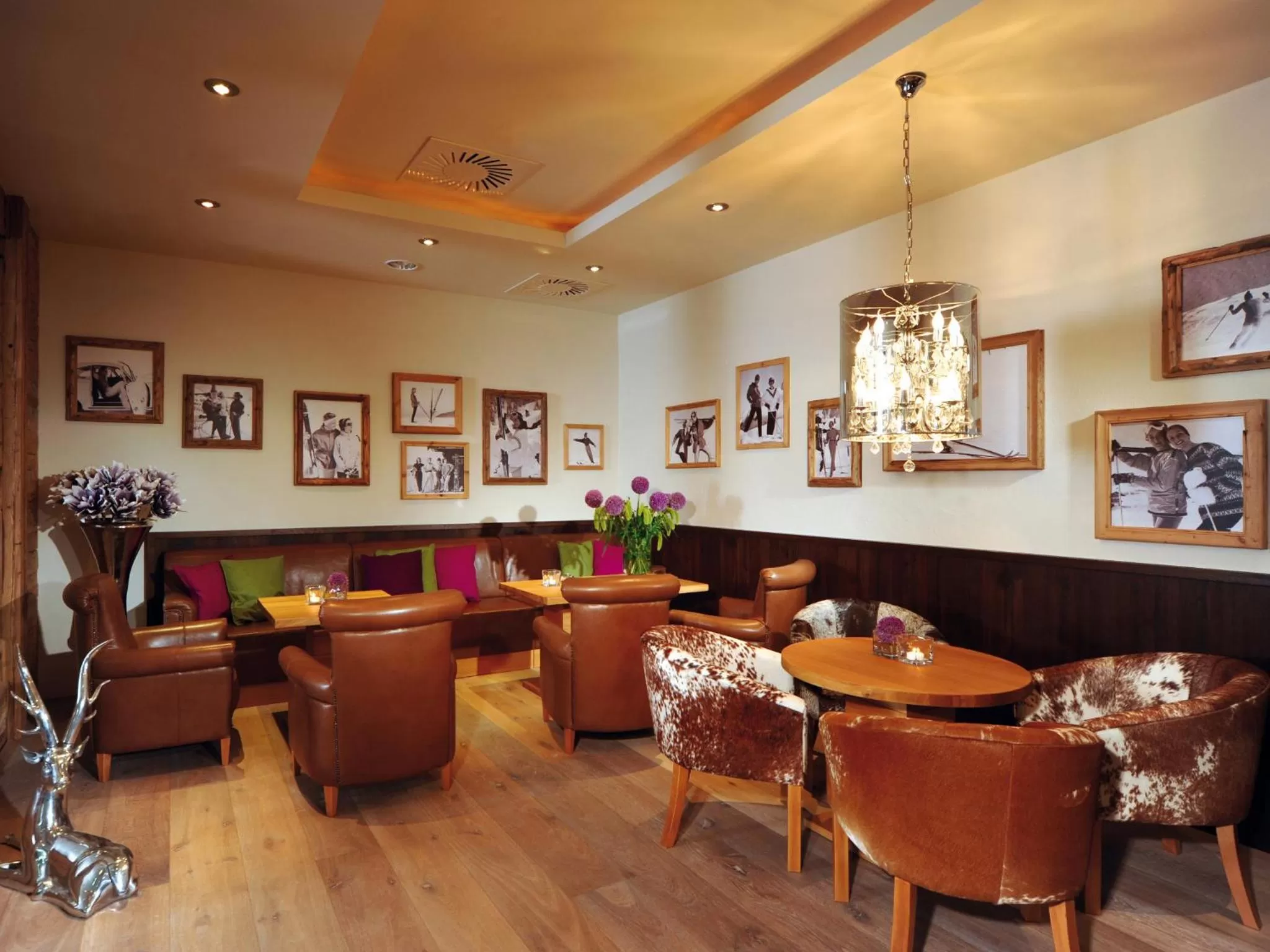 Restaurant/places to eat in Hotel Fire & Ice Düsseldorf/Neuss