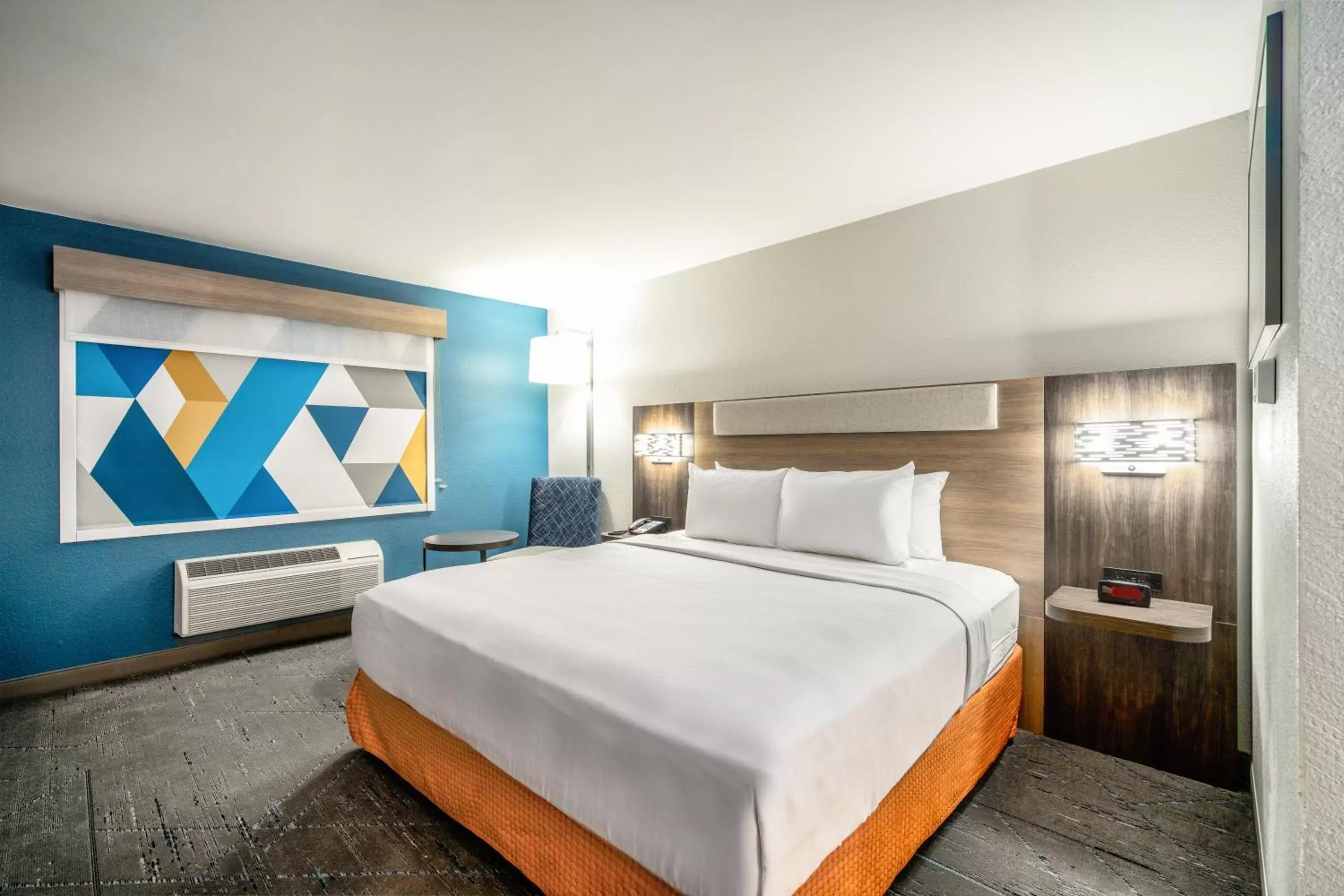 Bed in Holiday Inn Express & Suites Phoenix - Mesa West, an IHG Hotel