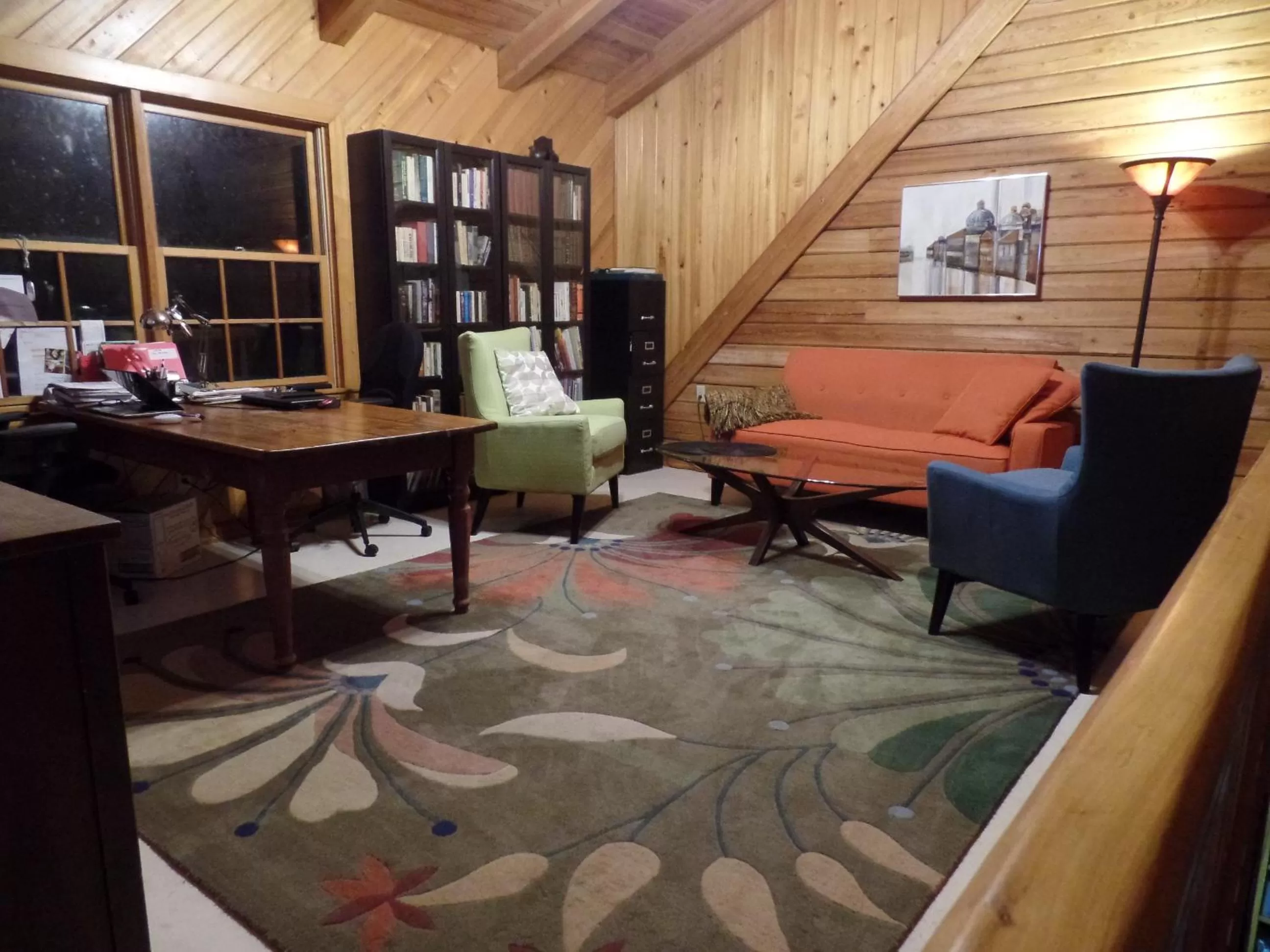 Library in Creekside Paradise Bed and Breakfast