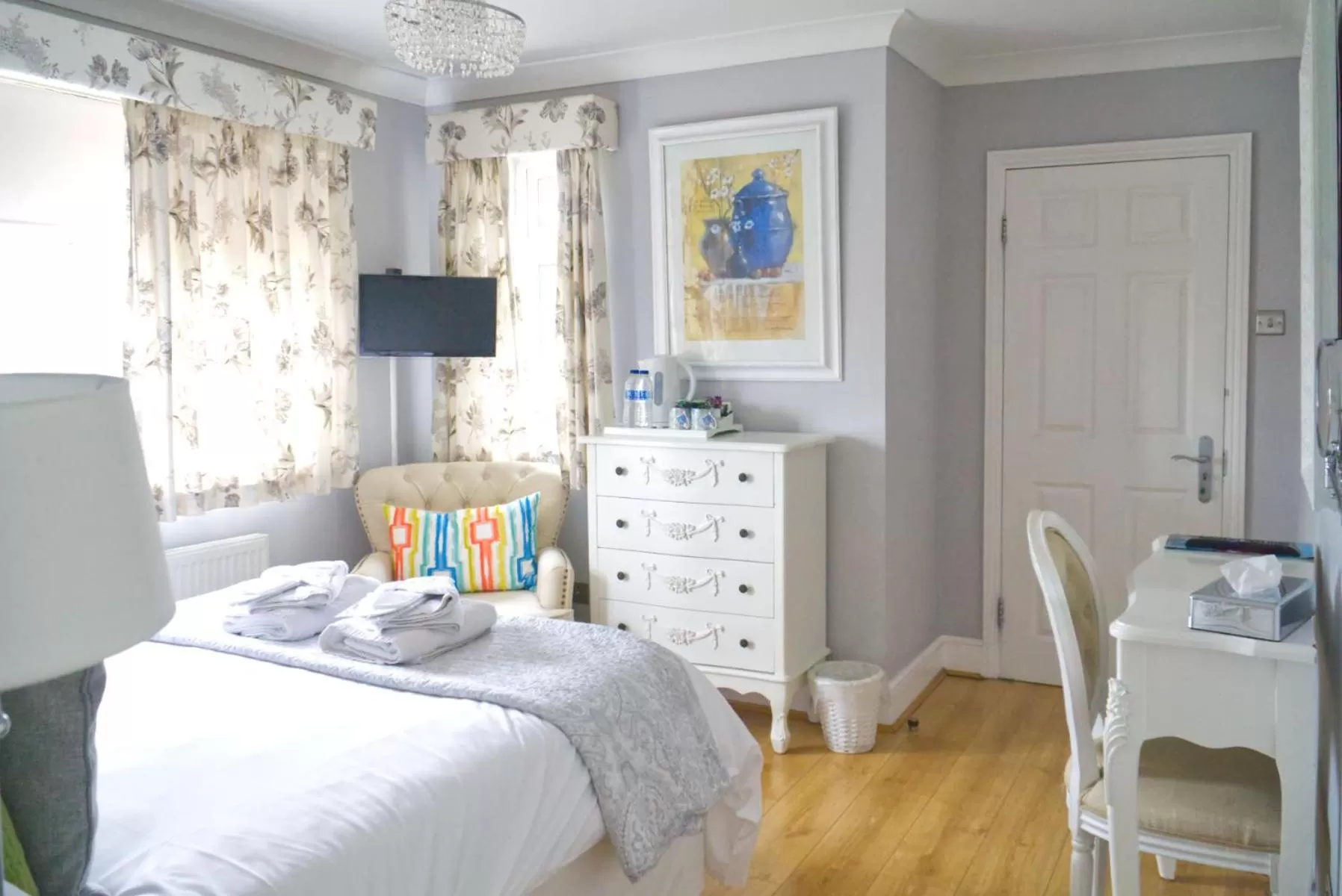 Bed in The Cambridge Guest House by Tas