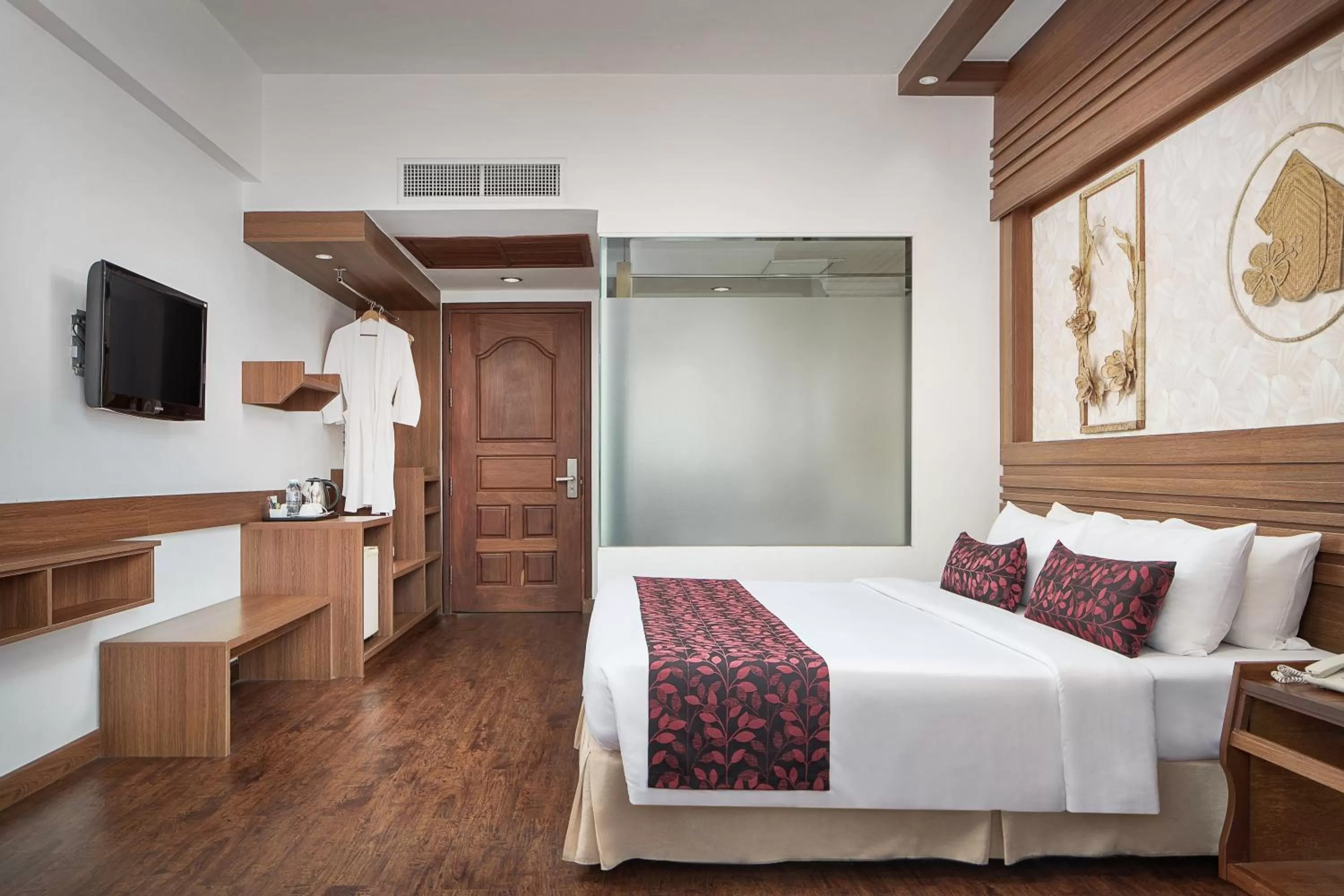 Bed in Ohana Phnom Penh Palace Hotel