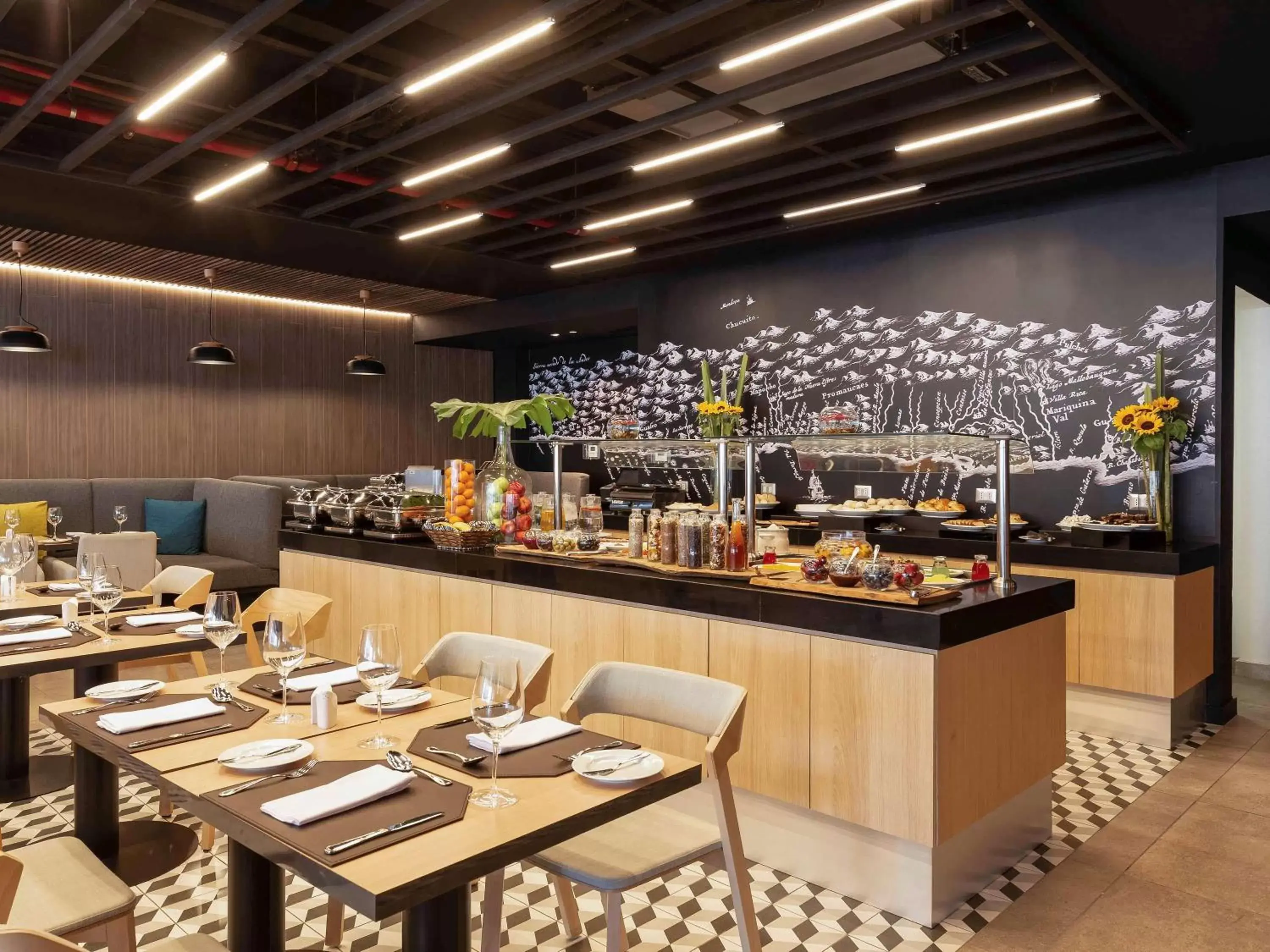 Restaurant/Places to Eat in Novotel Santiago Providencia