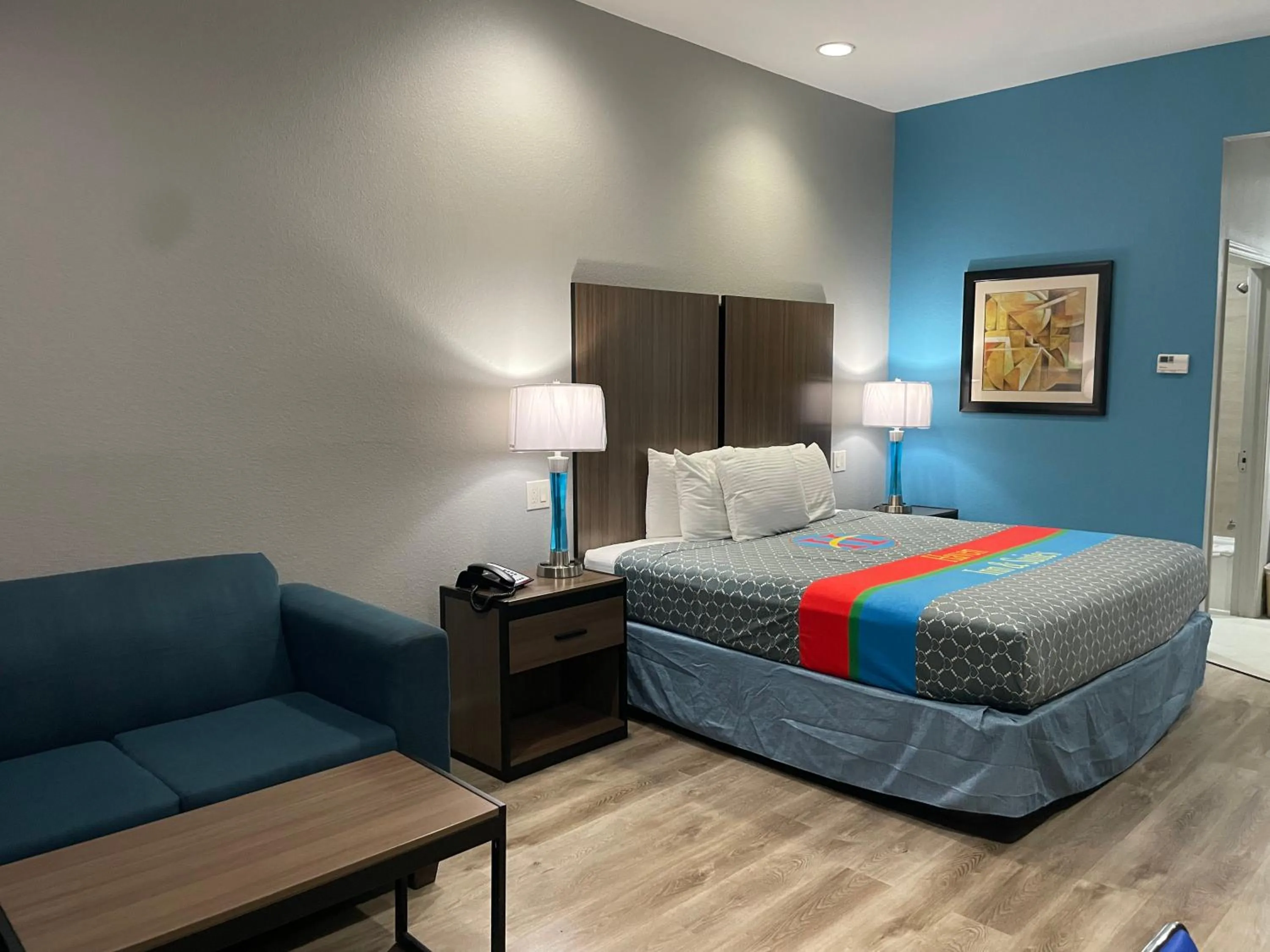 Bed in Haven Inn & Suites Downtown Houston.