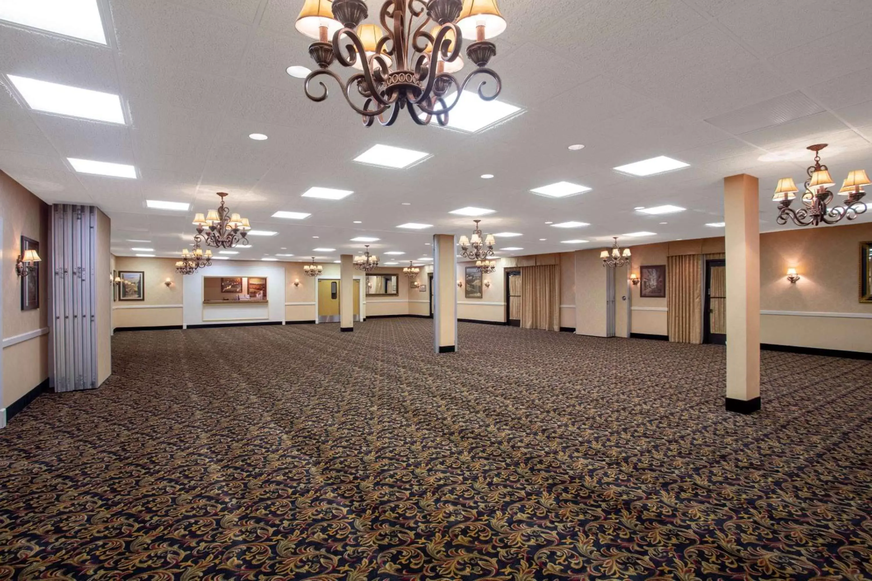 On site, Banquet Facilities in Super 8 by Wyndham Erie/I 90