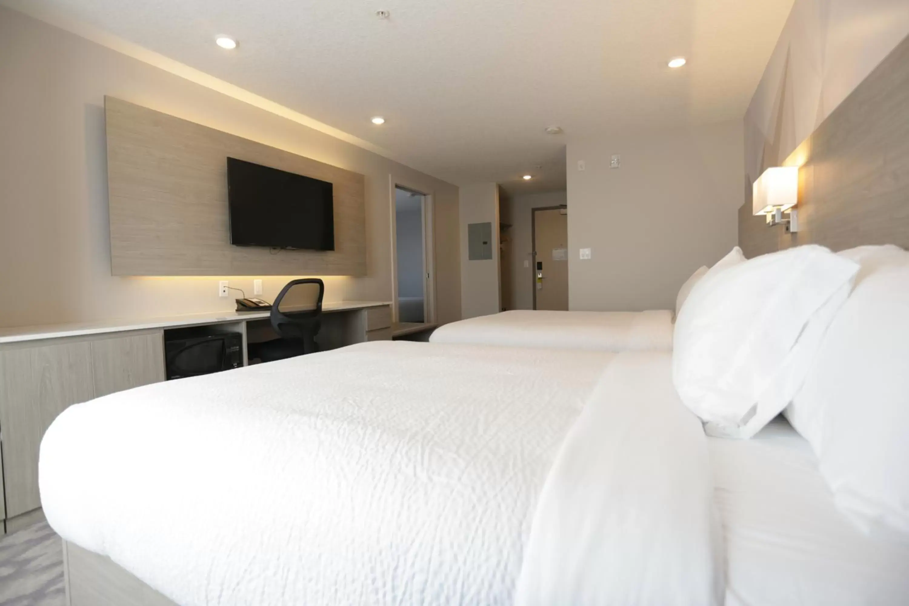 Bed in Days Inn by Wyndham Calgary North Balzac Bed in Days Inn by Wyndham Calgary North Balzac