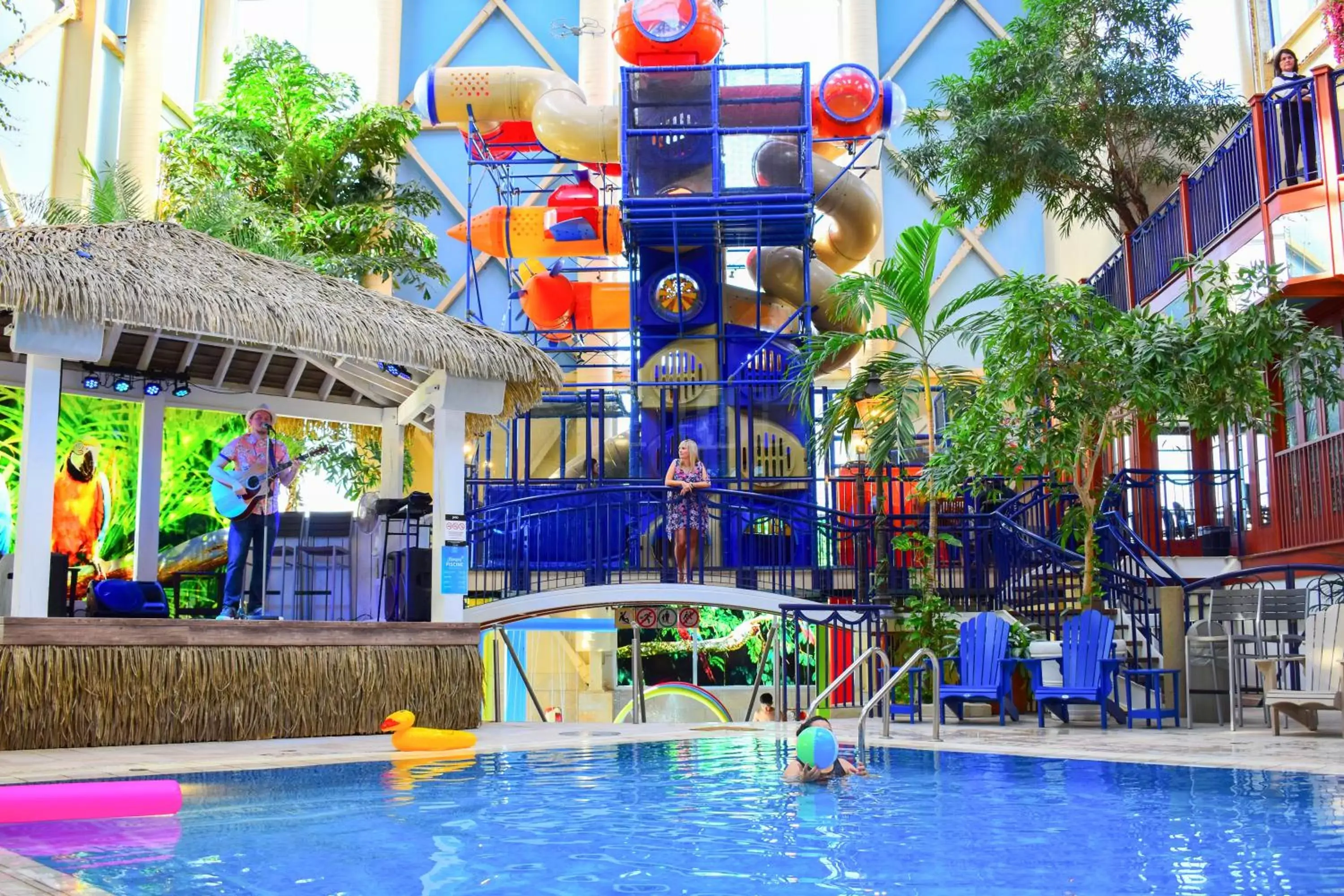 Swimming pool, Water Park in LHotelQuébec