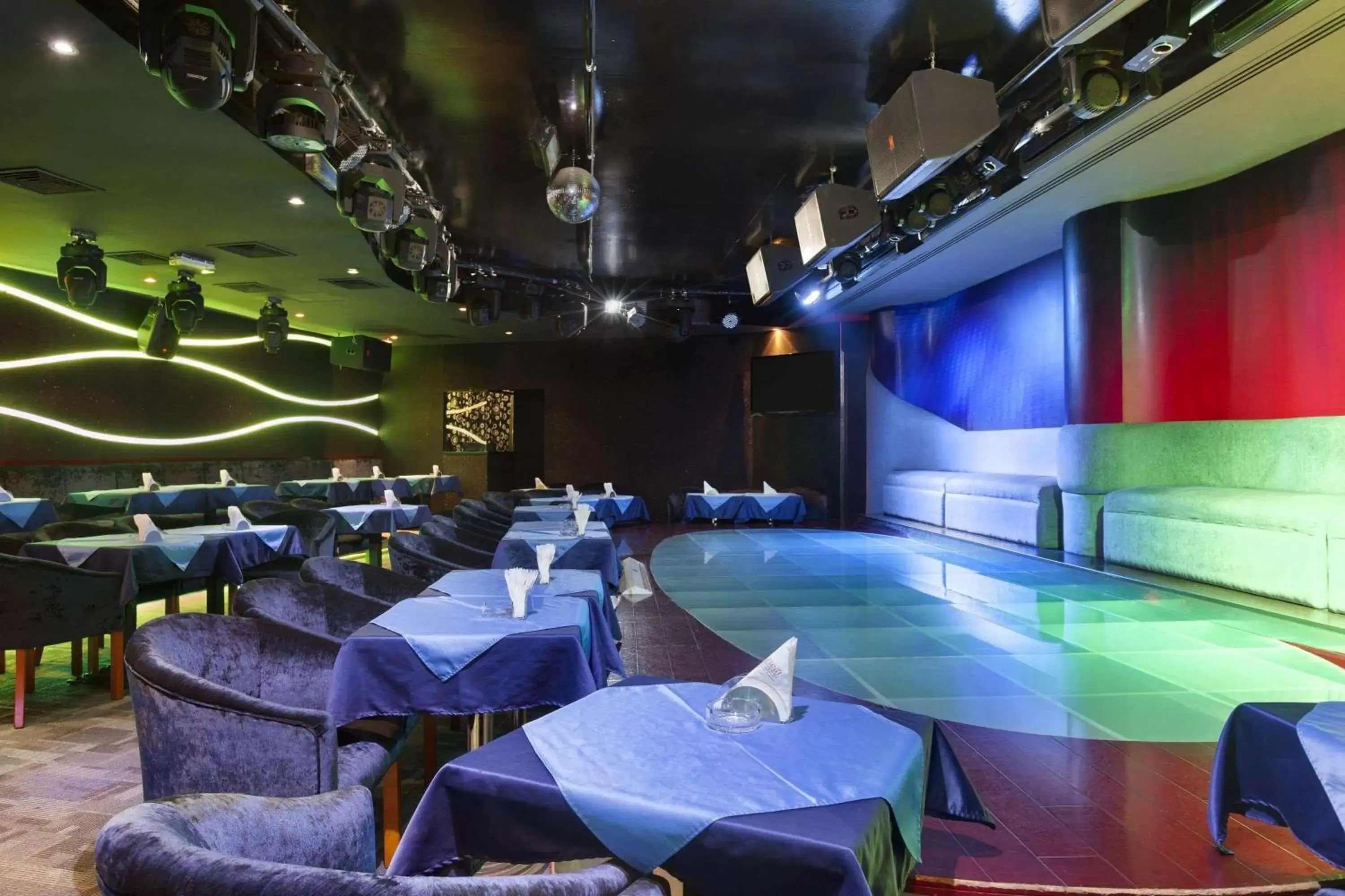 Lounge or bar, Restaurant/Places to Eat in Howard Johnson Bur Dubai