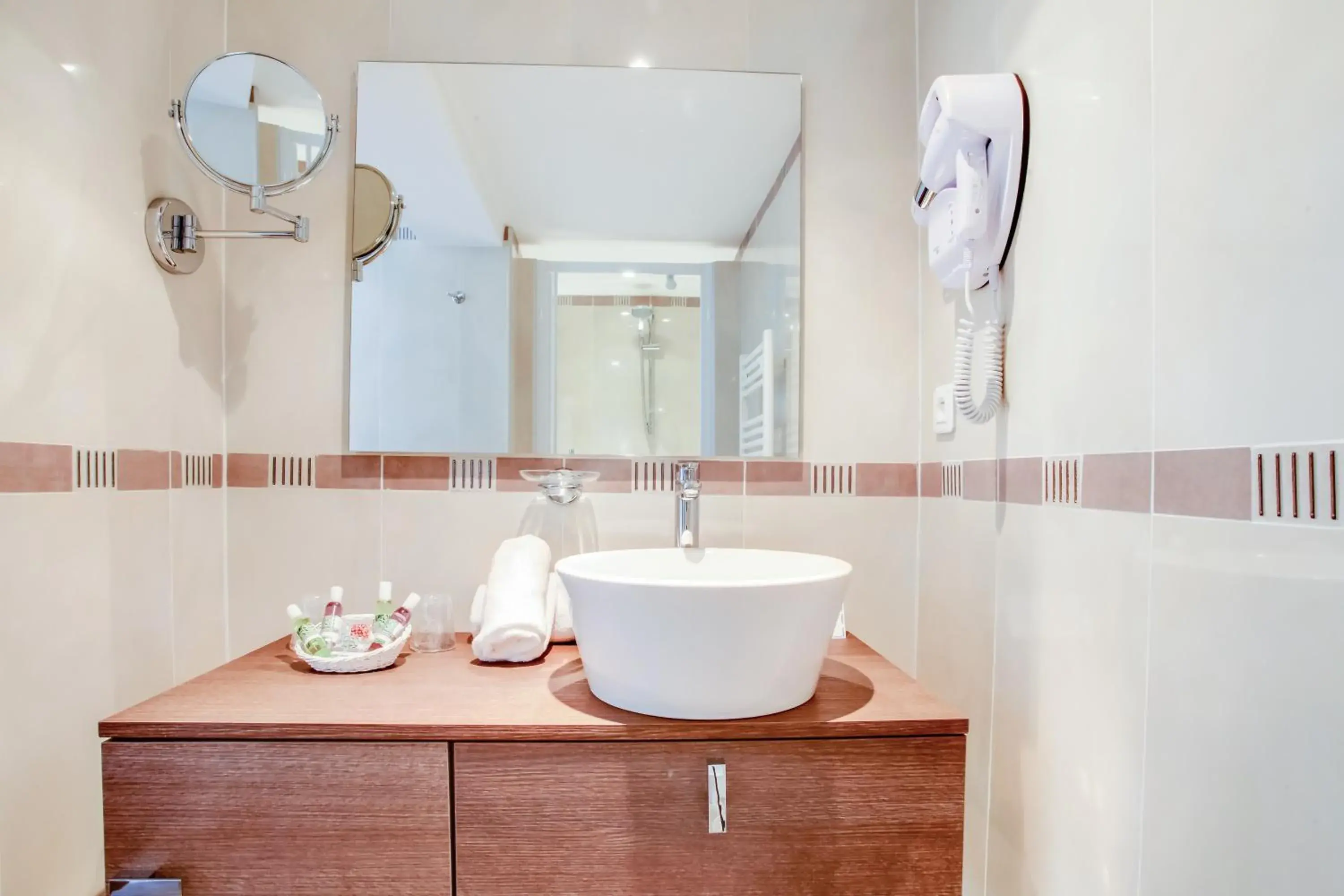 Bathroom in Le Roc E Fiori Hotel - Les Collectionneurs