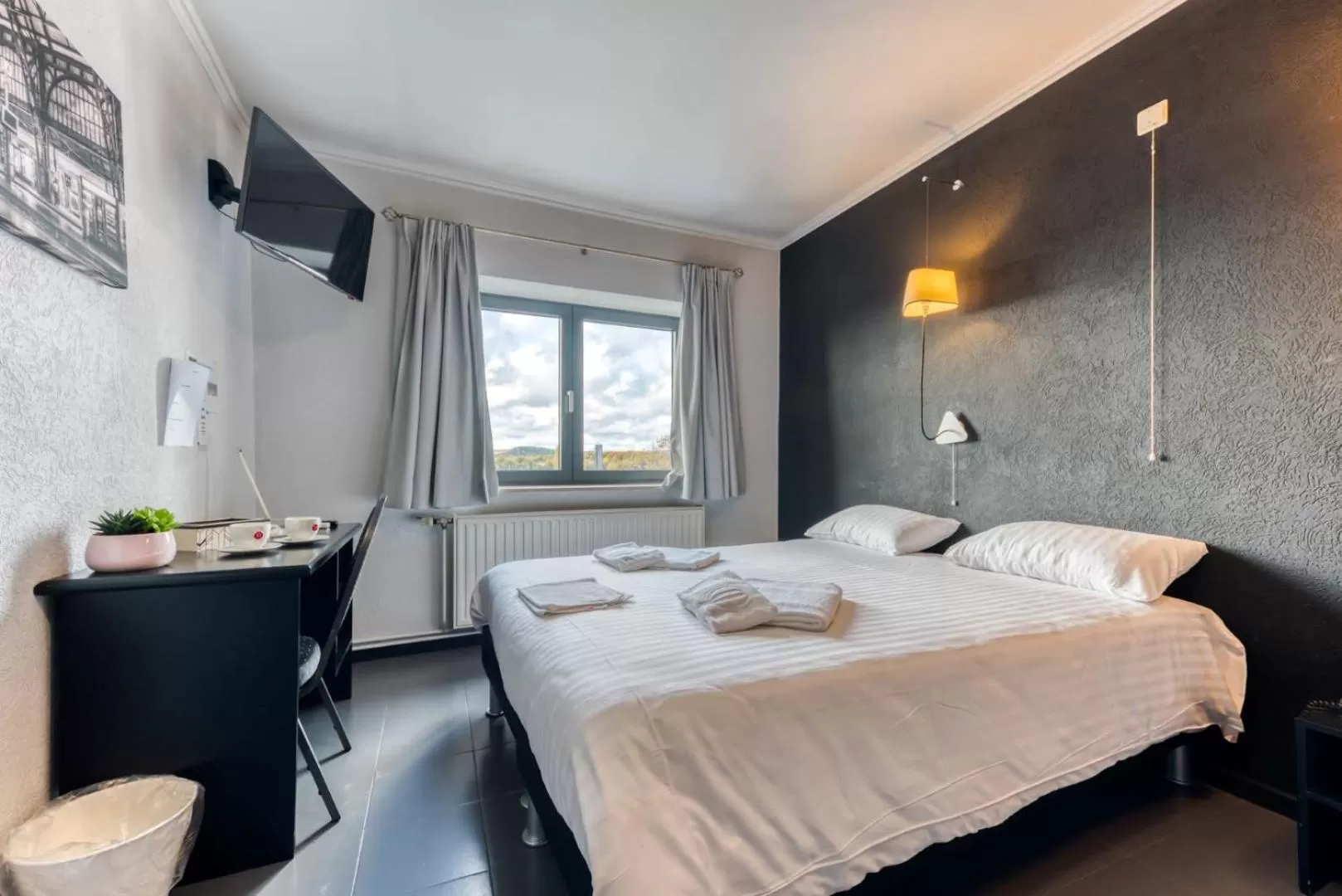 Photo of the whole room, Bed in Hôtel de la Gare