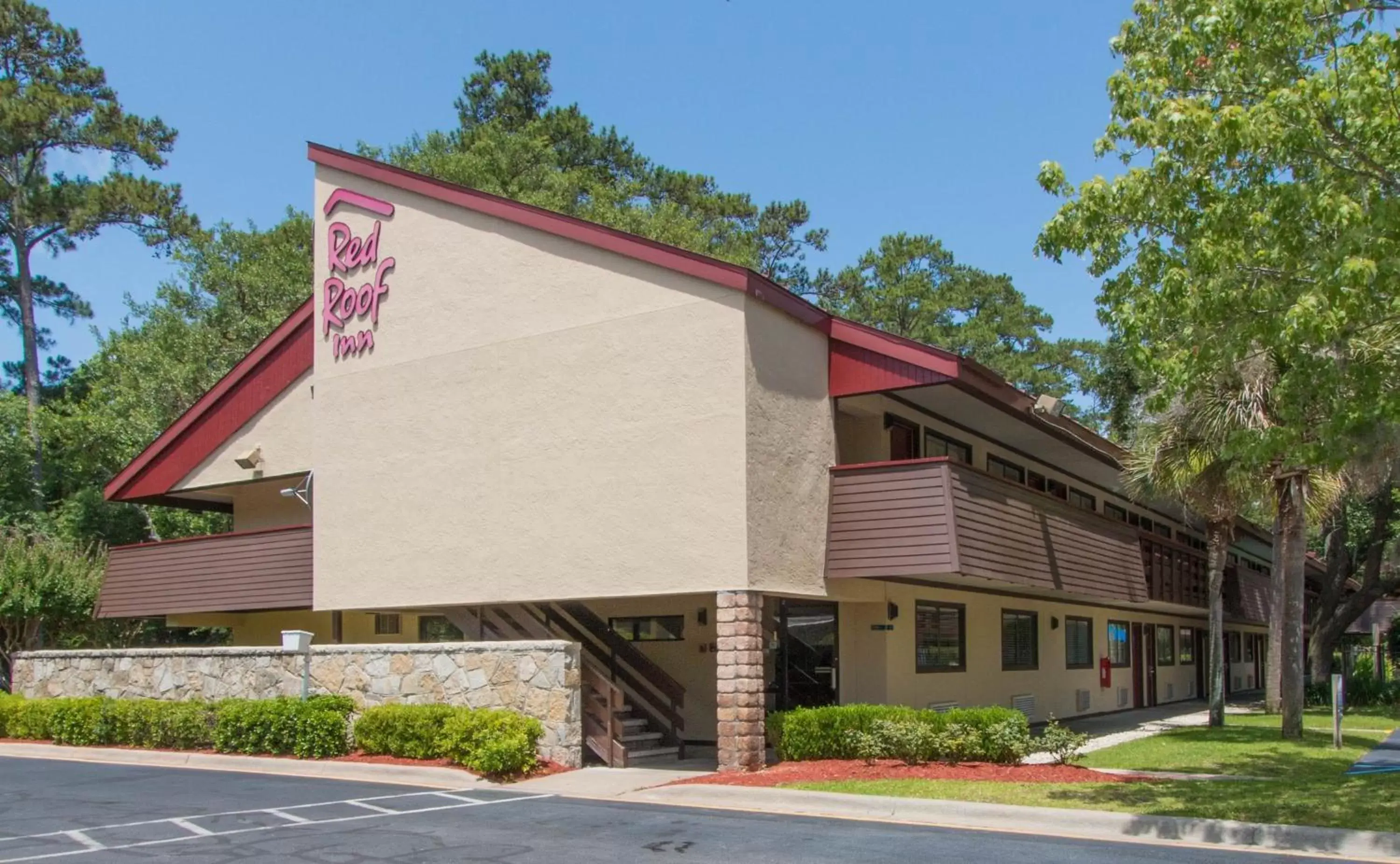 Property Building in Red Roof Inn Hilton Head Island