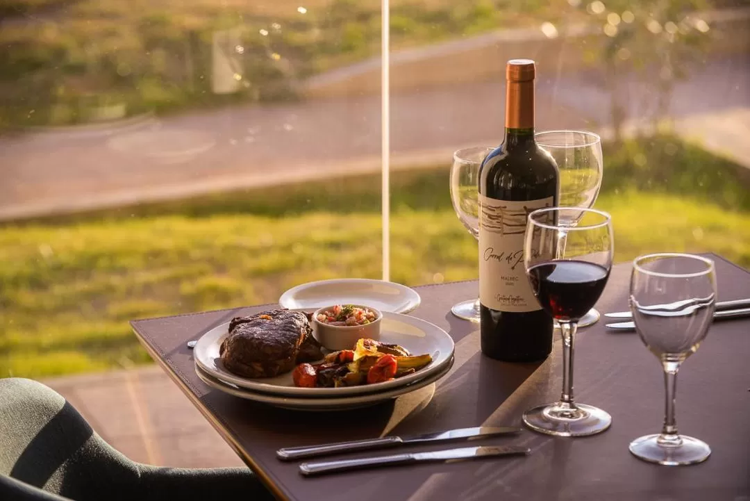 Restaurant/places to eat in La Recova Hotel & Spa