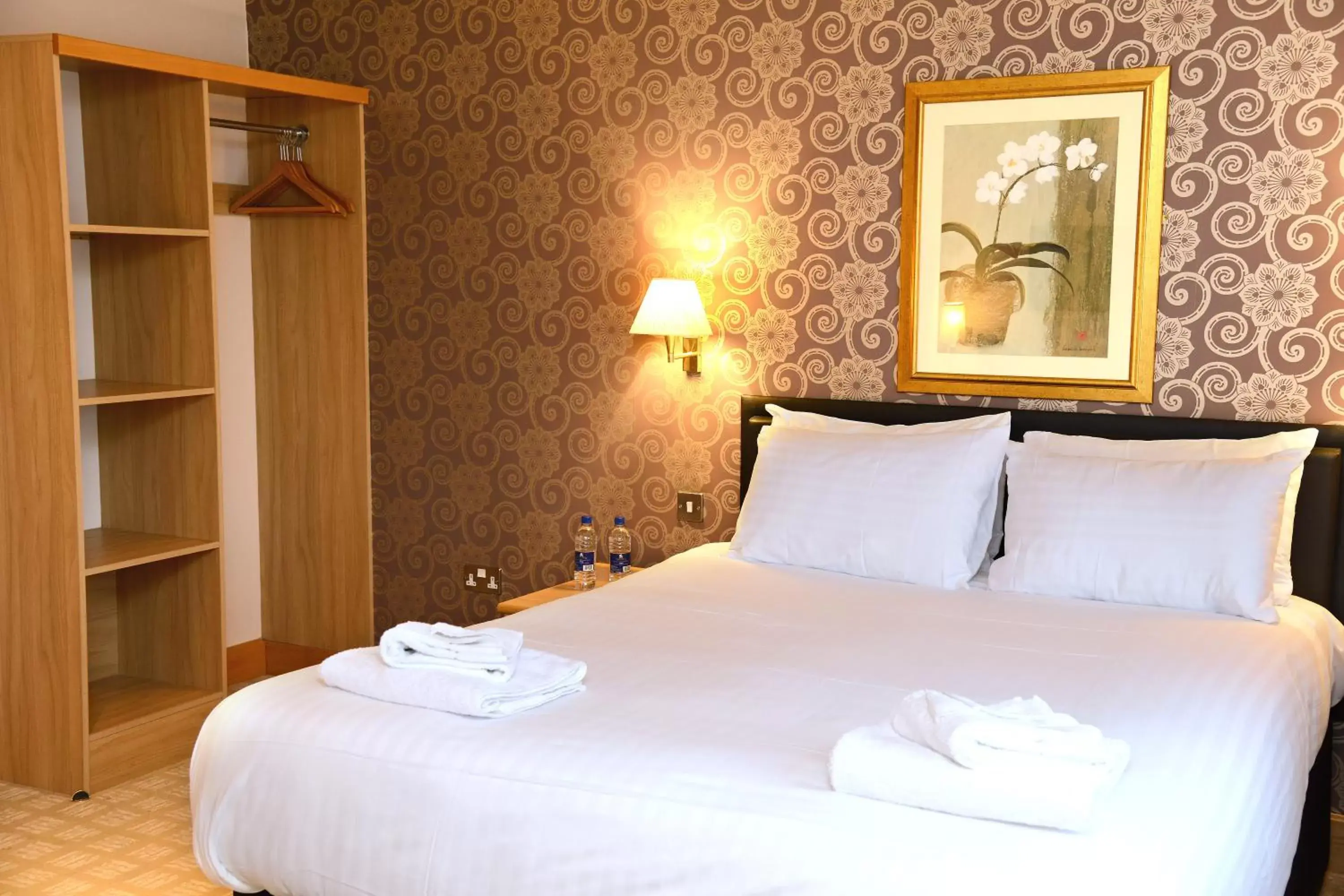 Bedroom, Bed in Crewe & Harpur, Derby by Marston's Inns