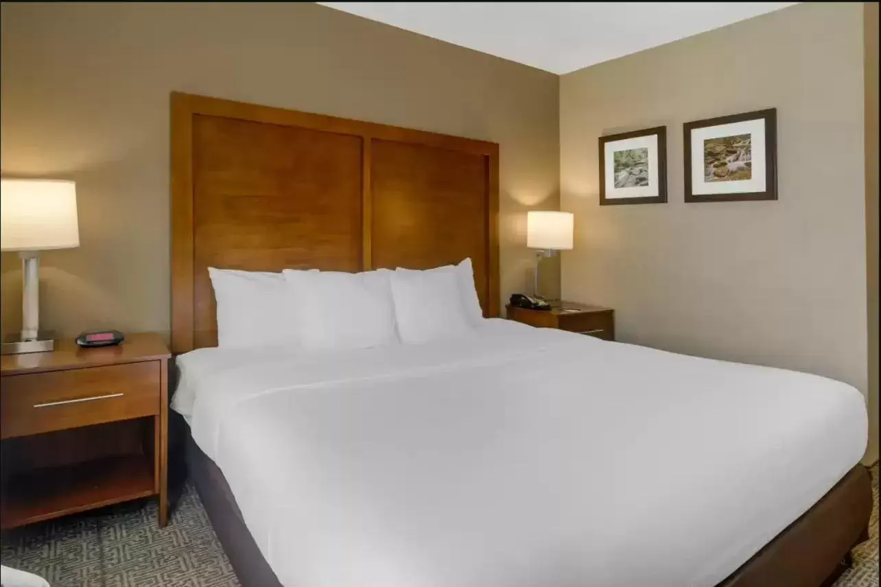 Bed in Comfort Inn & Suites Peachtree Corners