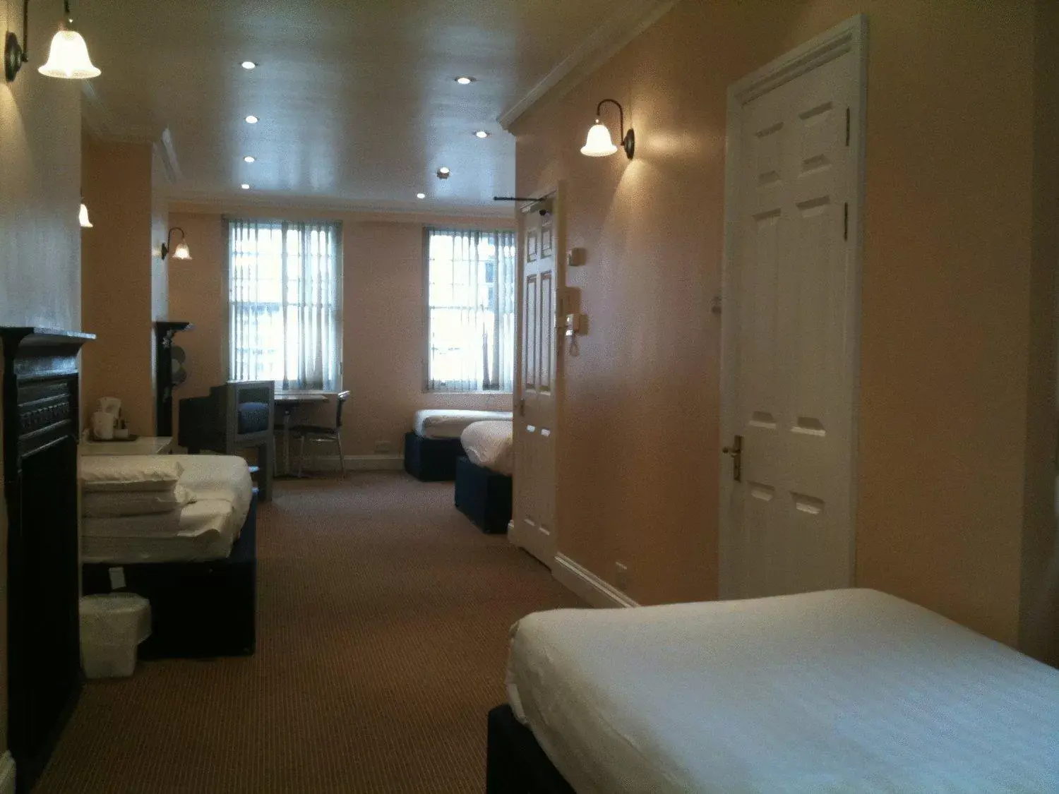 Bed in Mermaid Suite Hotel