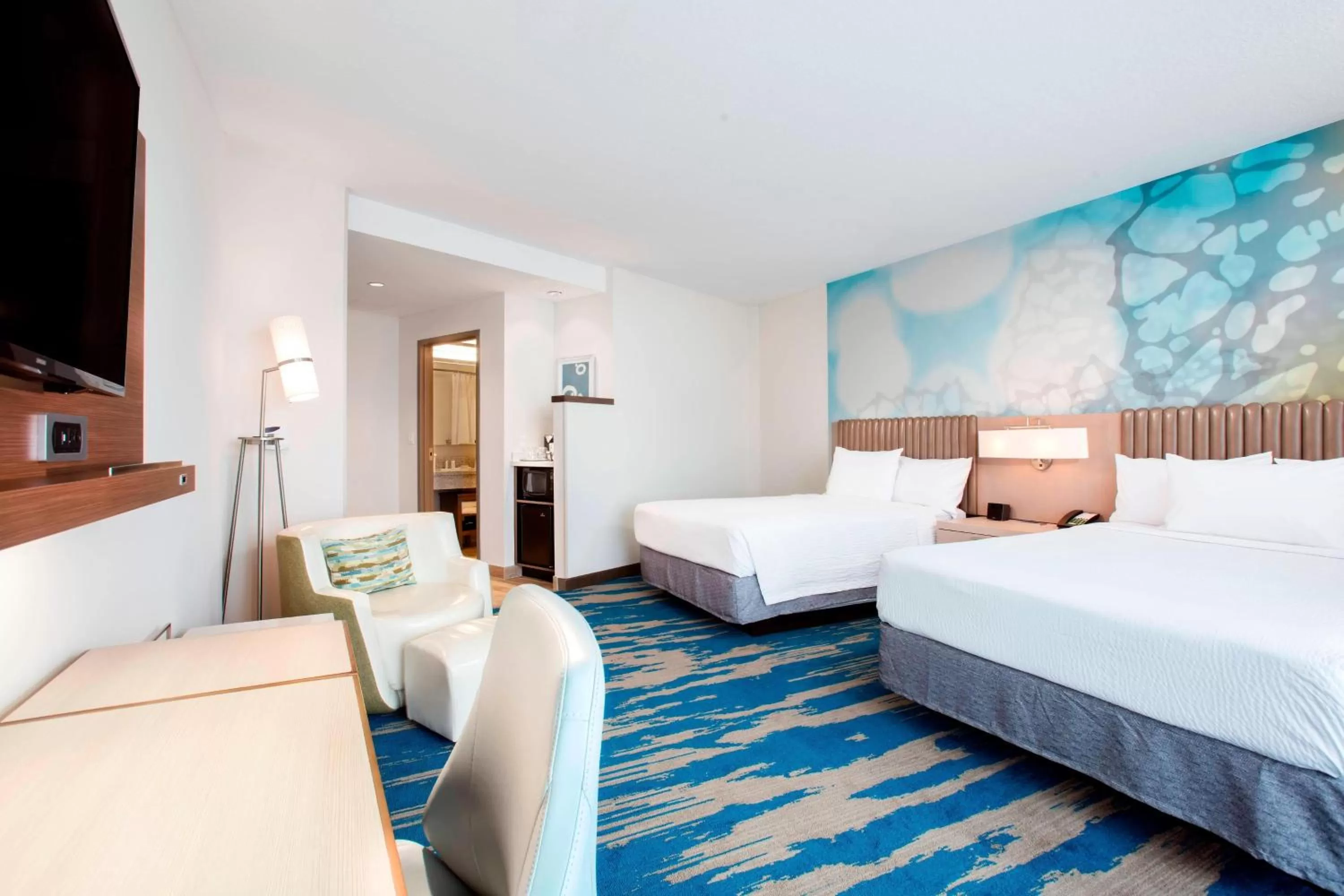 Photo of the whole room, Bed in Courtyard by Marriott Faro Blanco Resort