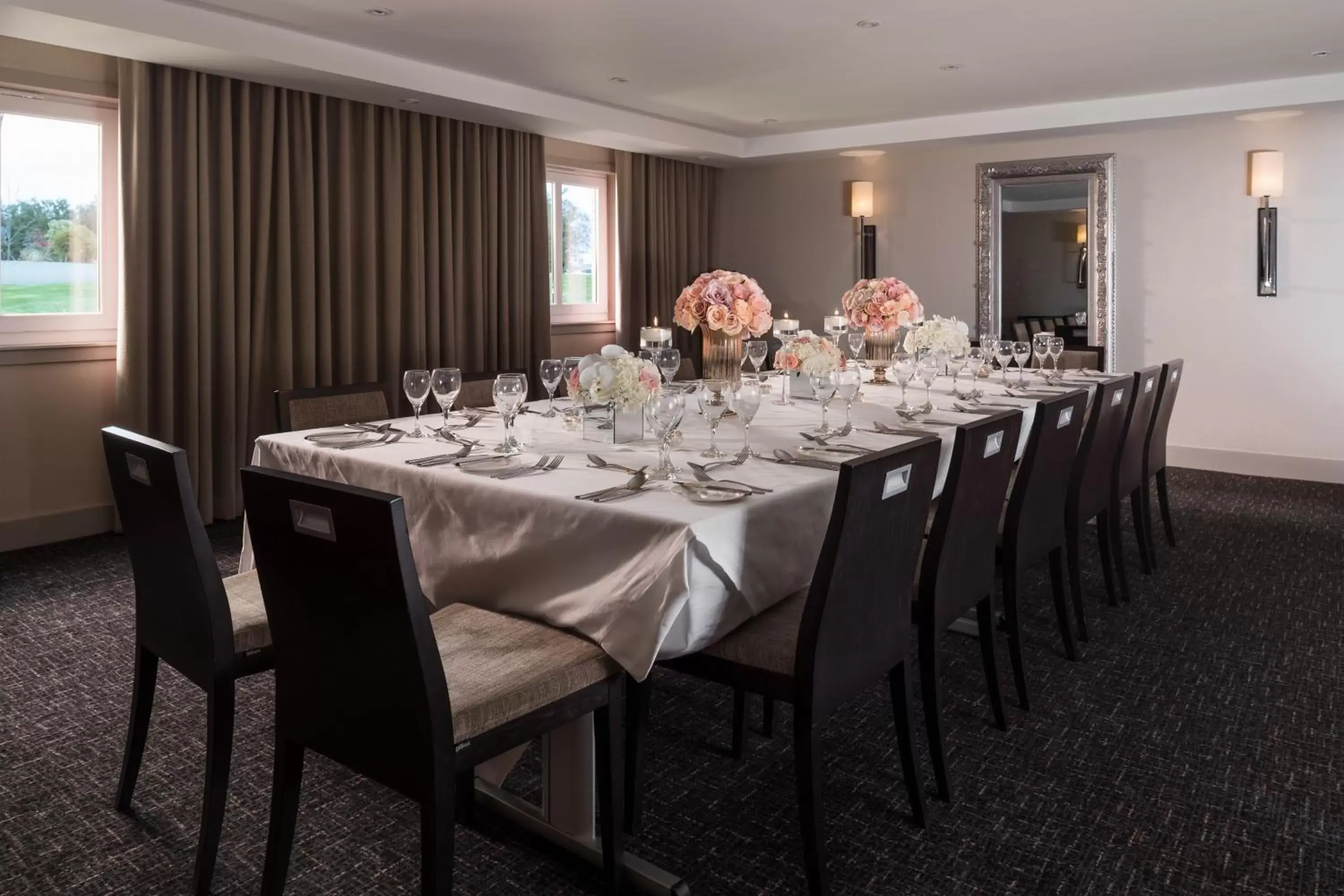 Business facilities, Restaurant/Places to Eat in Radstone Hotel