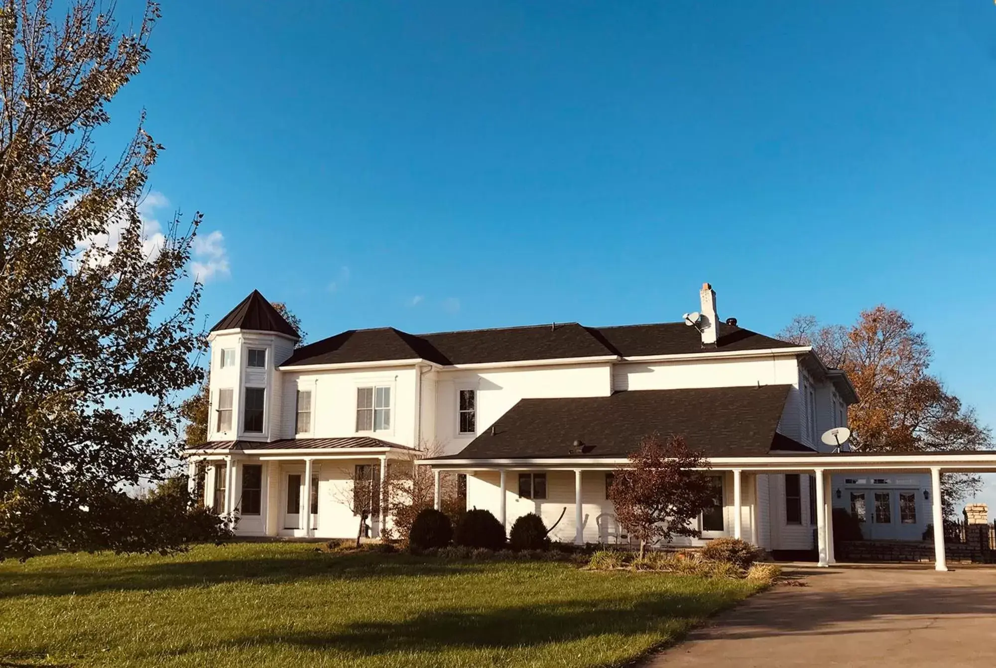 Property building in Wildflower Ranch Inn Property building in Wildflower Ranch Inn