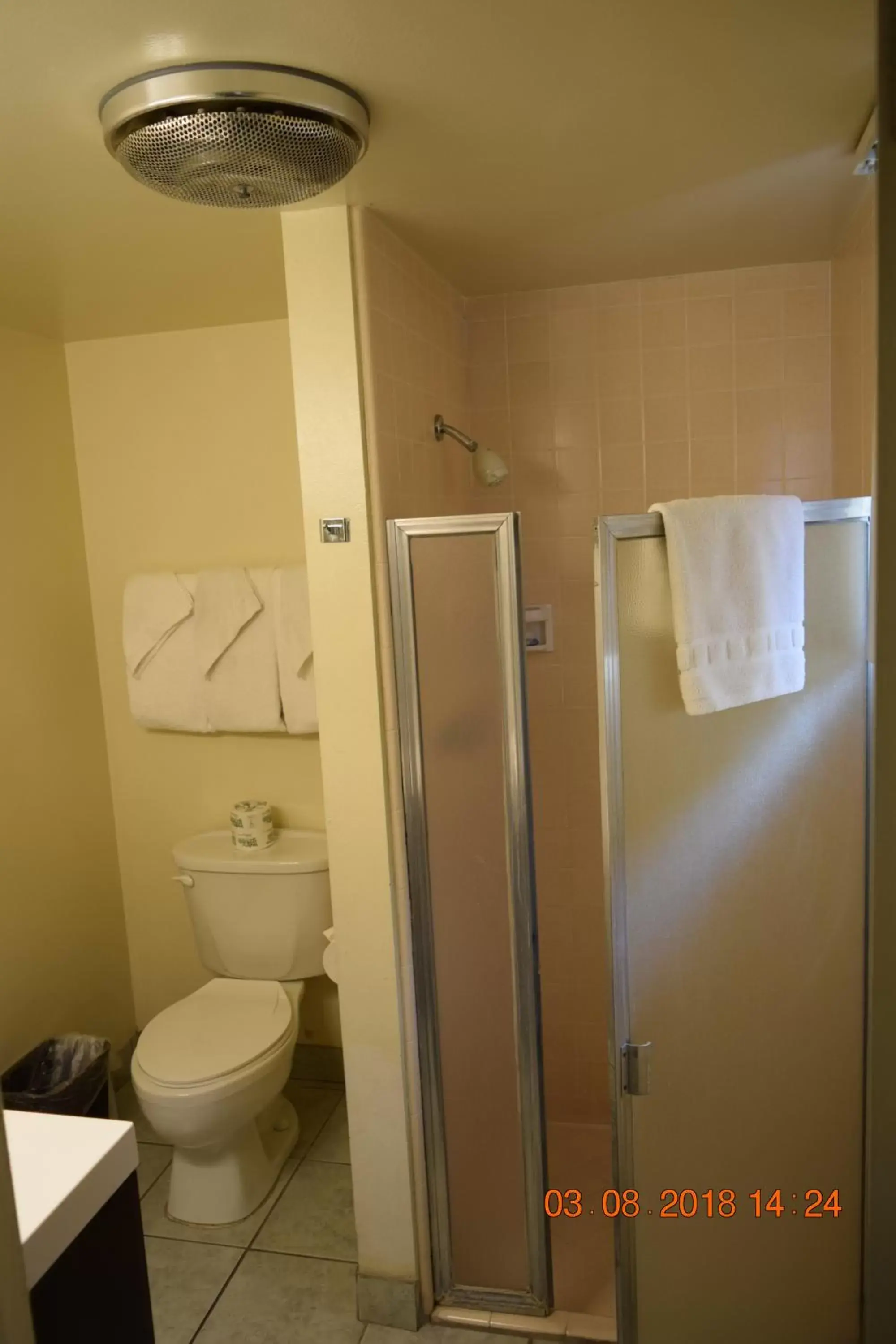 Bathroom in Stanlunds Inn and Suites