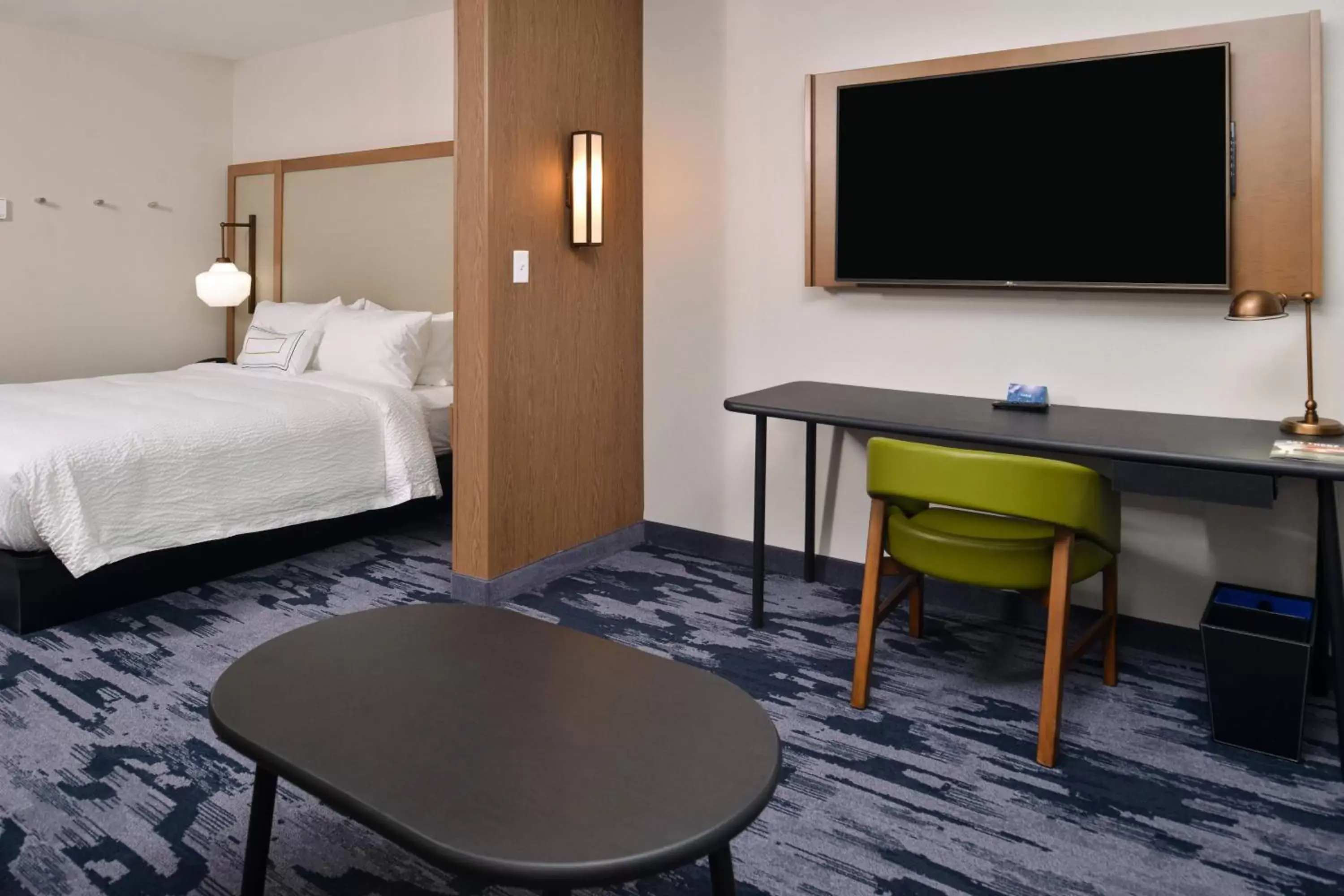 Bedroom, TV/Entertainment Center in Fairfield Inn & Suites by Marriott Canton