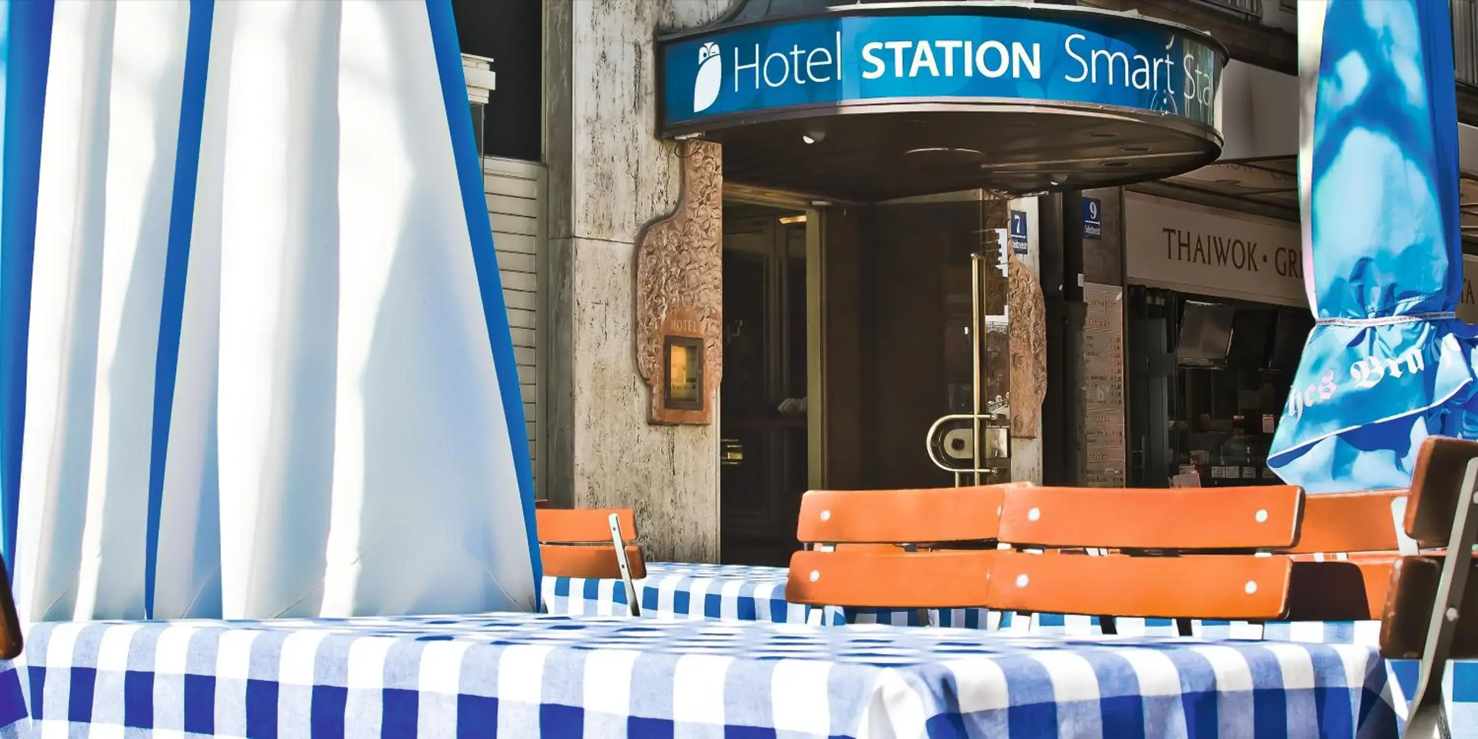 Restaurant/places to eat in Smart Stay Hotel Station