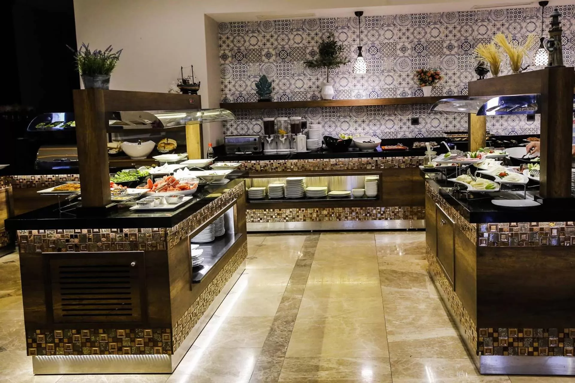 Restaurant/places to eat in Grand Asya Hotel