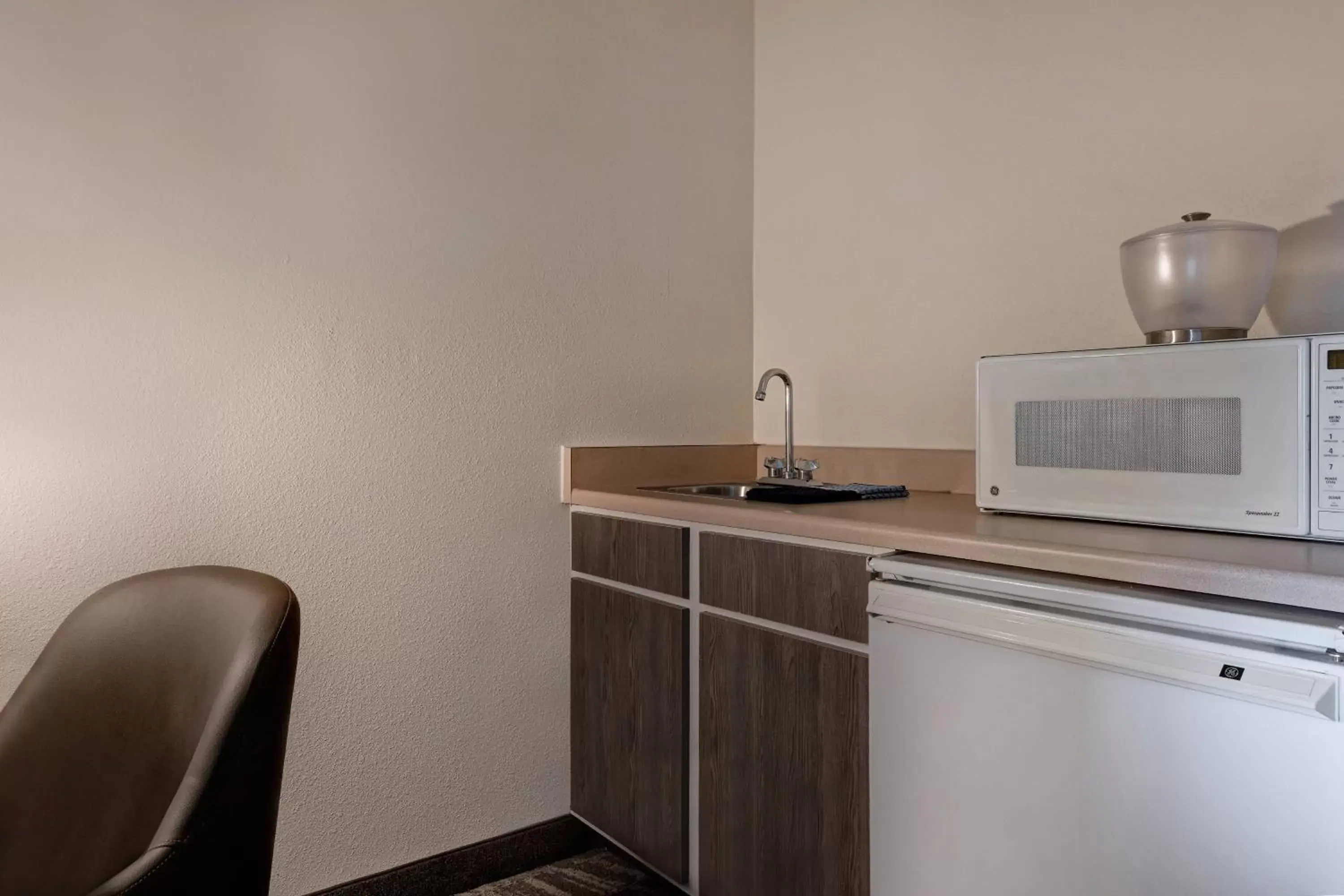 Bedroom, Kitchen/Kitchenette in SpringHill Suites by Marriott Las Cruces