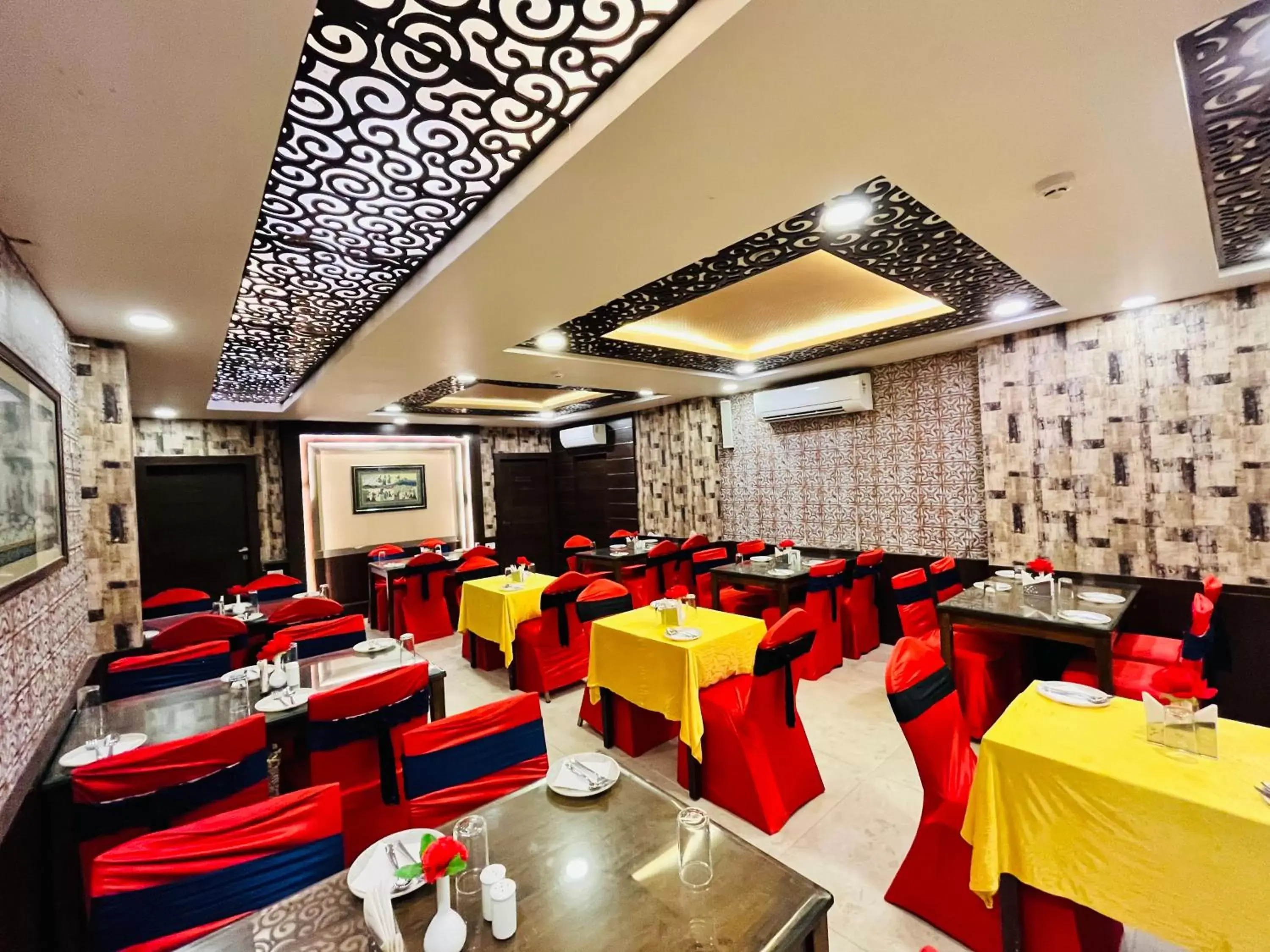 Restaurant/places to eat in Shankar Bhavan By Vinayak Hotels Restaurant/places to eat in Shankar Bhavan By Vinayak Hotels