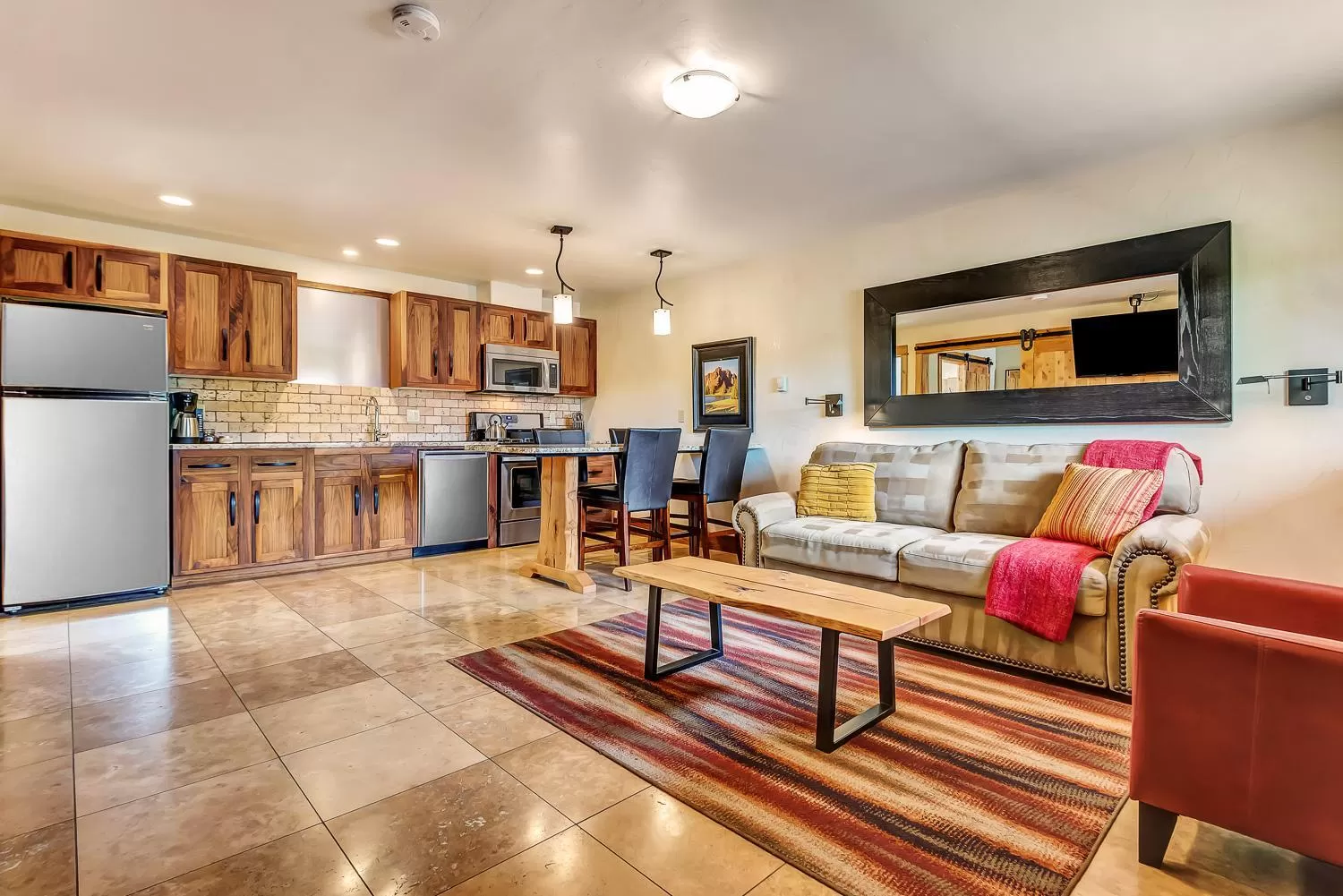 Kitchen or kitchenette, Seating Area in Wall Street Suites