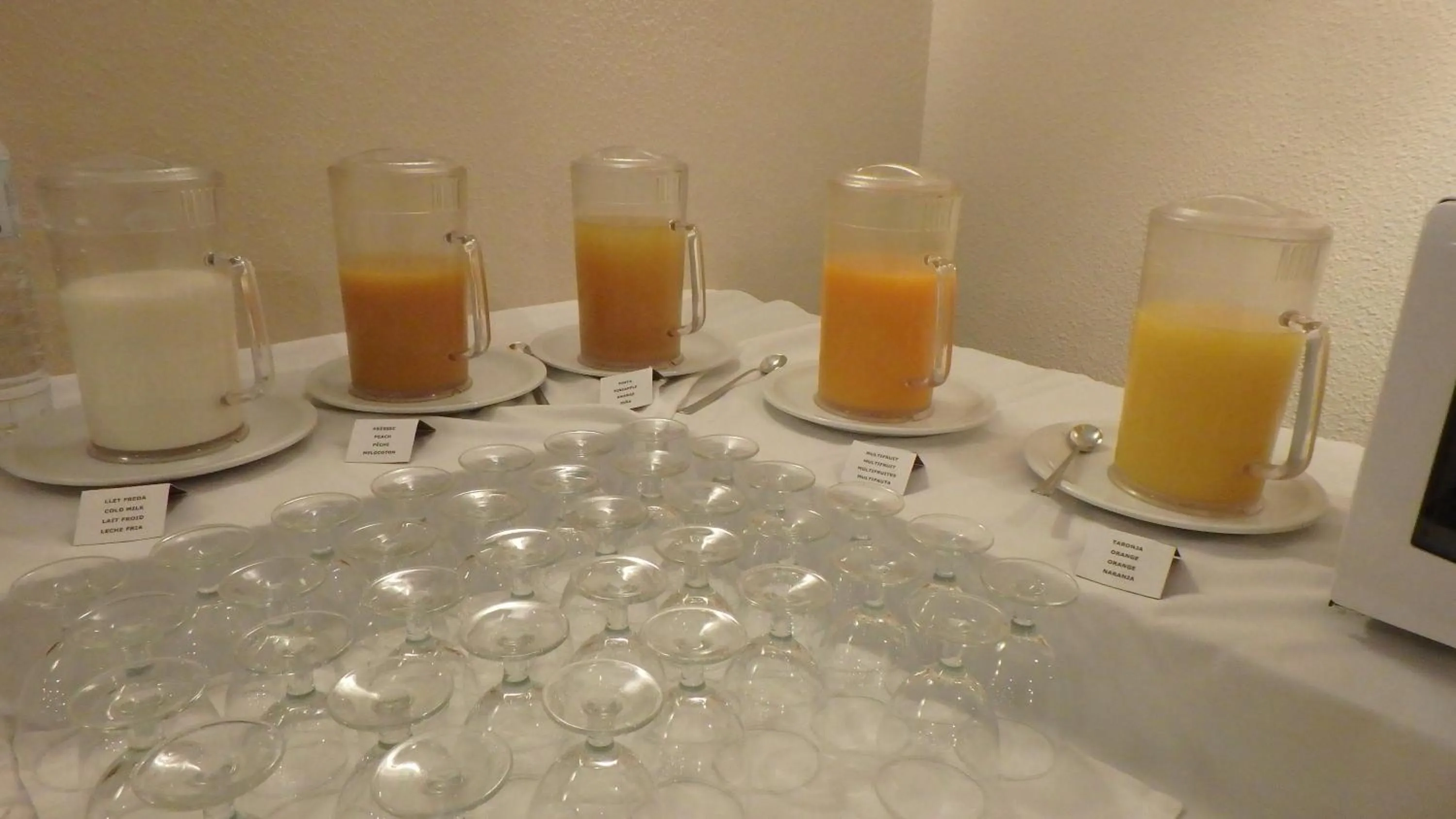 Buffet breakfast in Xalet Besolí