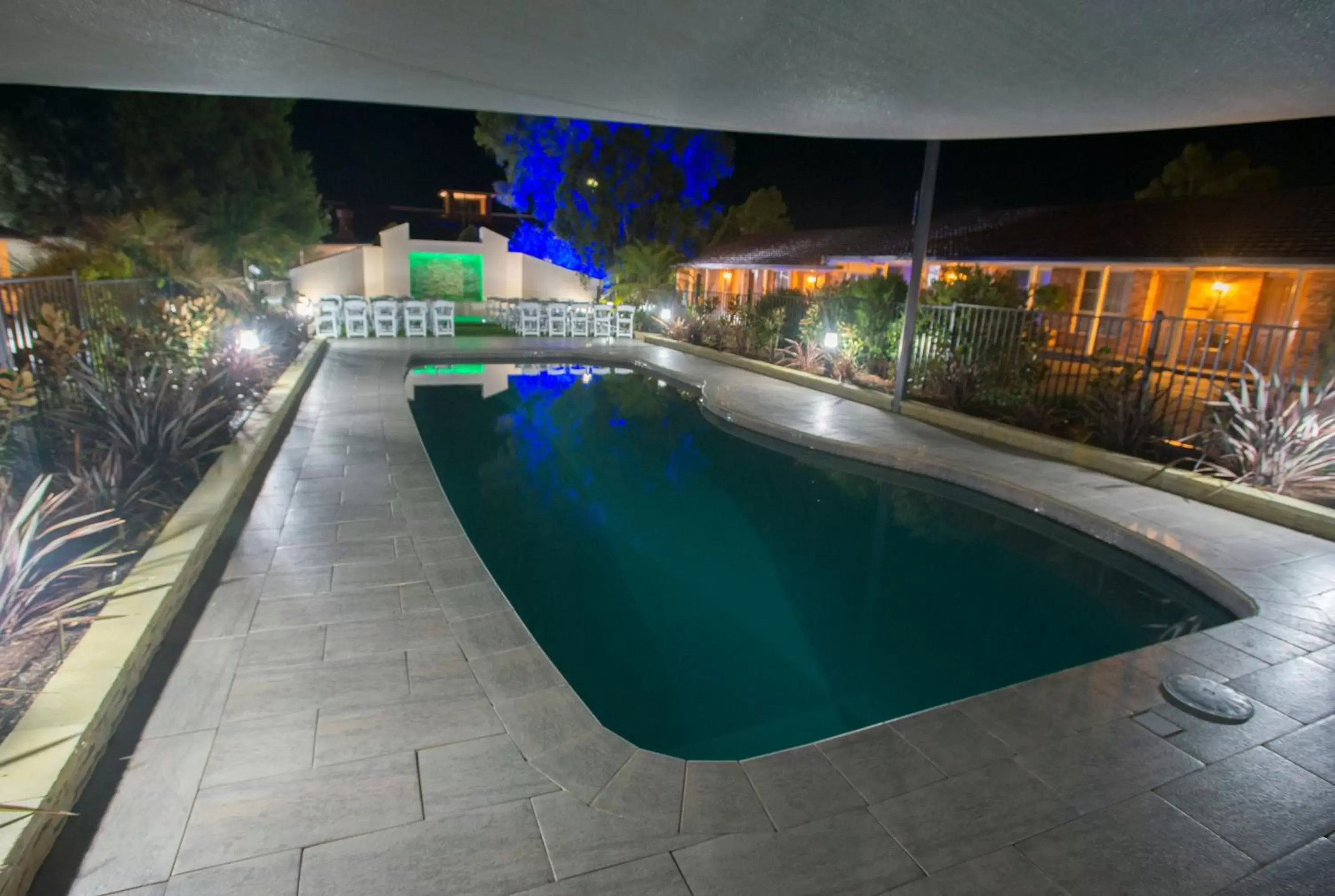 Facade/entrance, Swimming Pool in Best Western Plus All Settlers Motor Inn