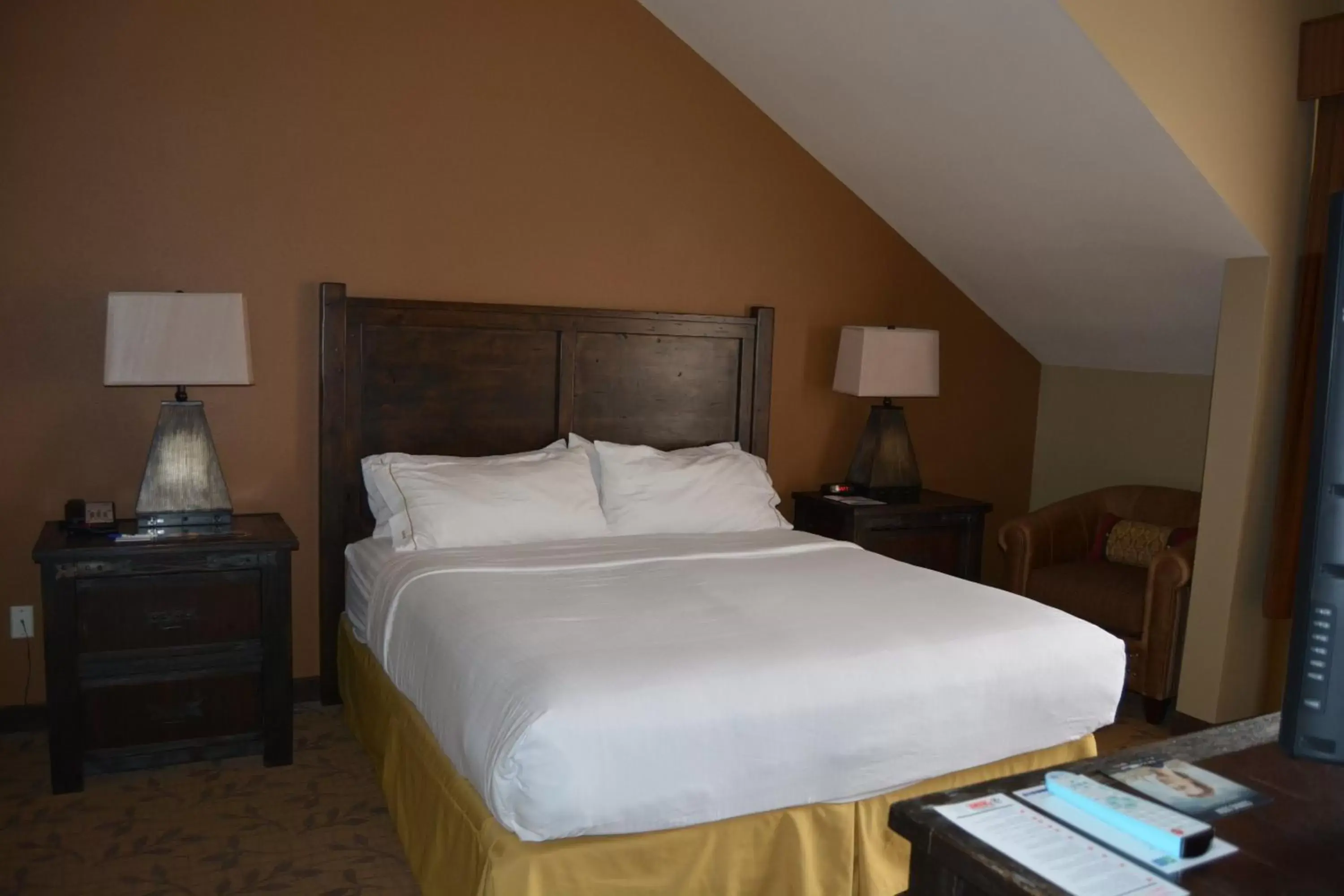 Photo of the whole room, Bed in Holiday Inn Express Springdale - Zion National Park Area, an IHG Hotel