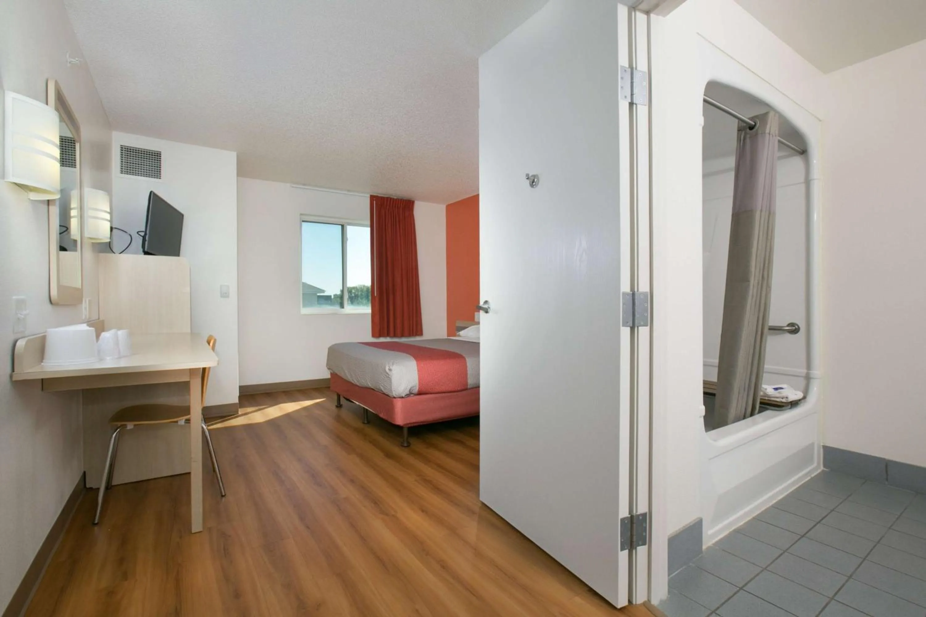 Bedroom, Bed in Motel 6-Brooklyn Center, MN - Minneapolis