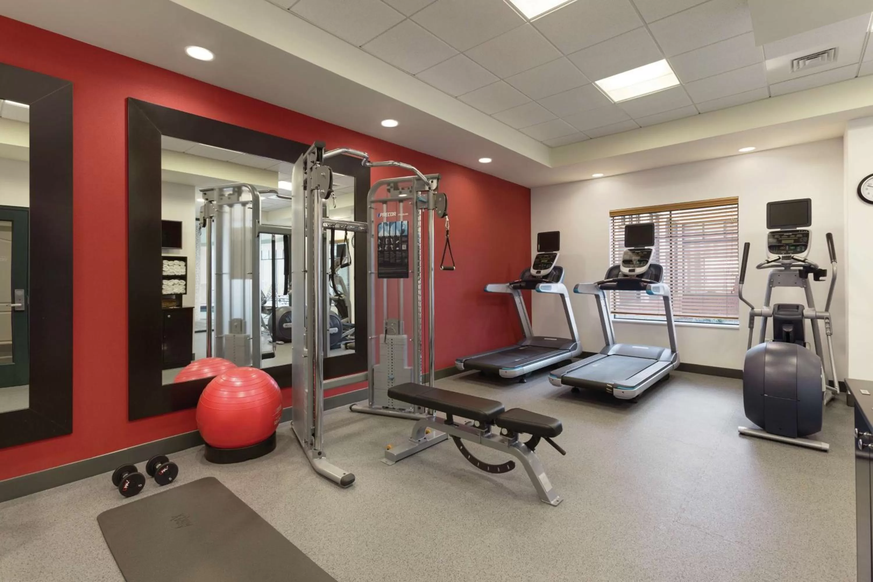 Fitness centre/facilities in Hilton Garden Inn Wallingford/Meriden
