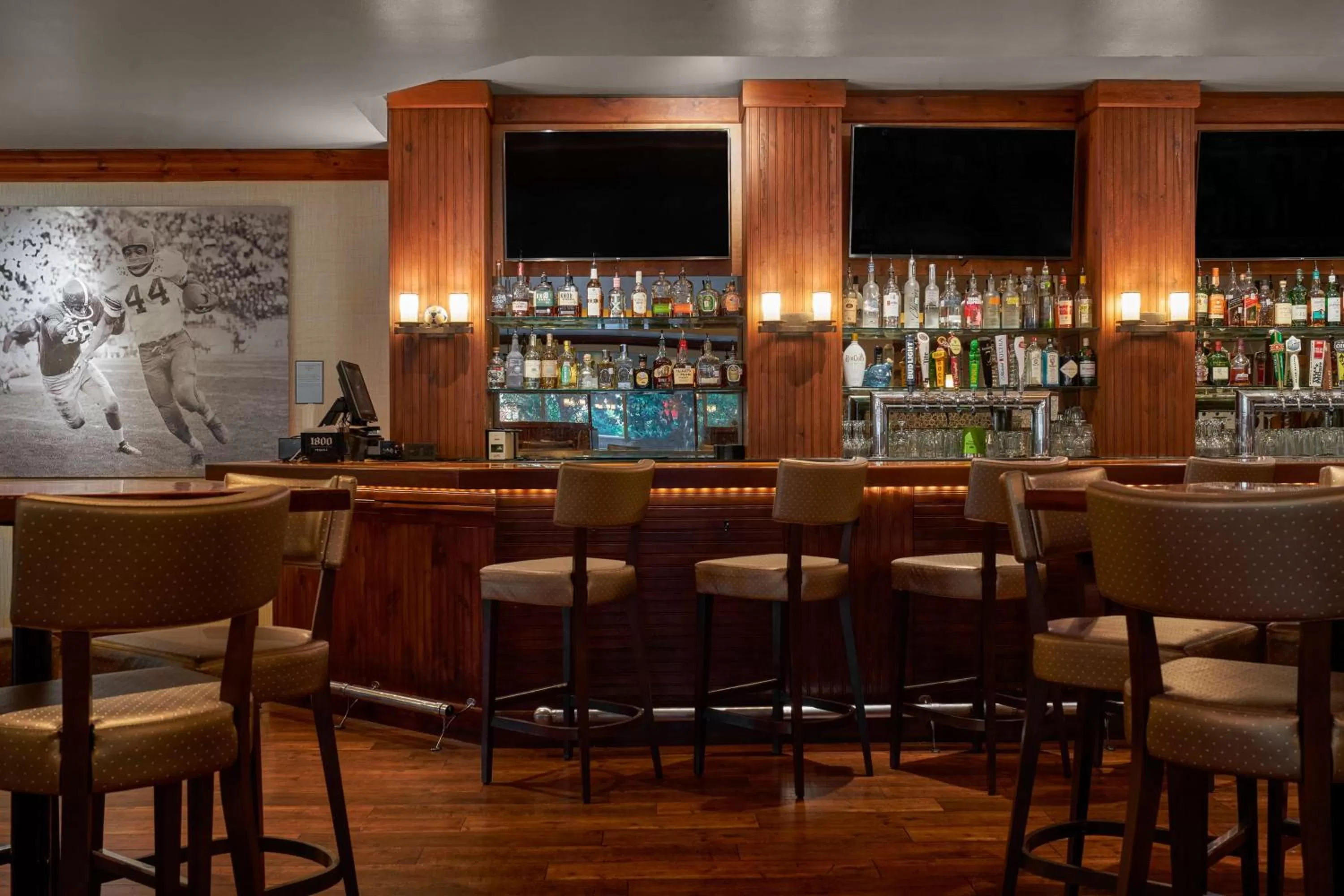 Lounge or bar in DoubleTree by Hilton Hotel Dallas - Love Field