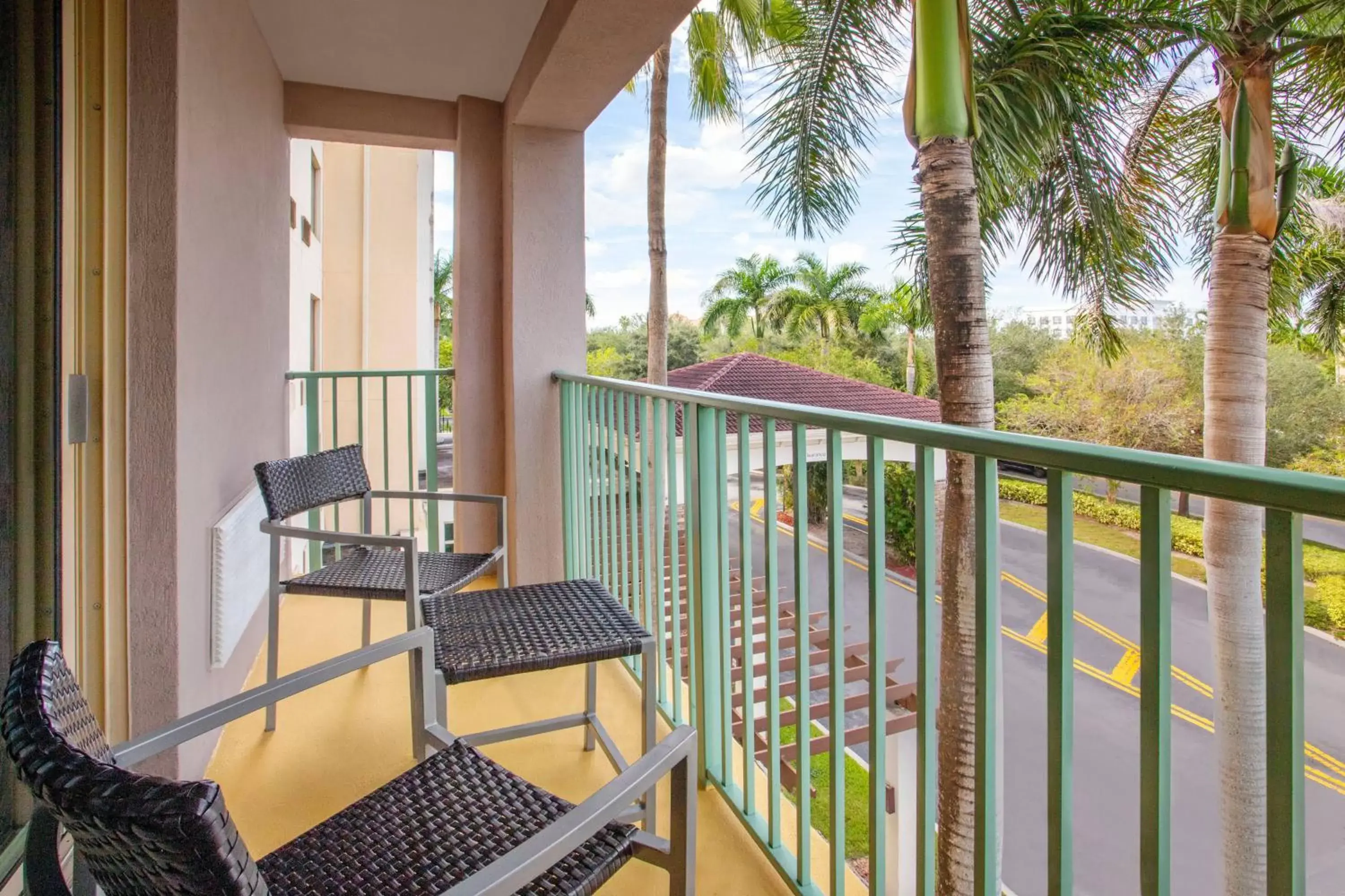 Photo of the whole room, Balcony/Terrace in Courtyard Fort Lauderdale SW Miramar