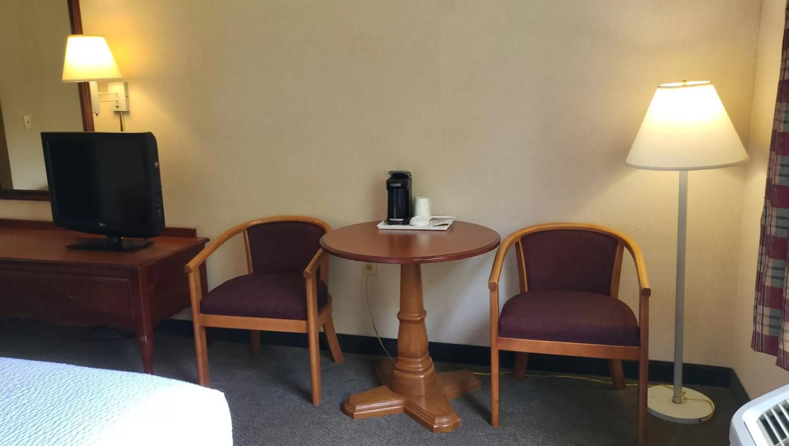 Photo of the whole room, Seating Area in Magnuson Hotel West Liberty