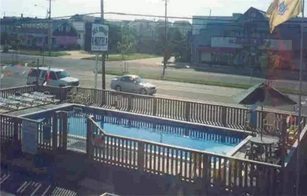 Pool View in Sea Horse Motel