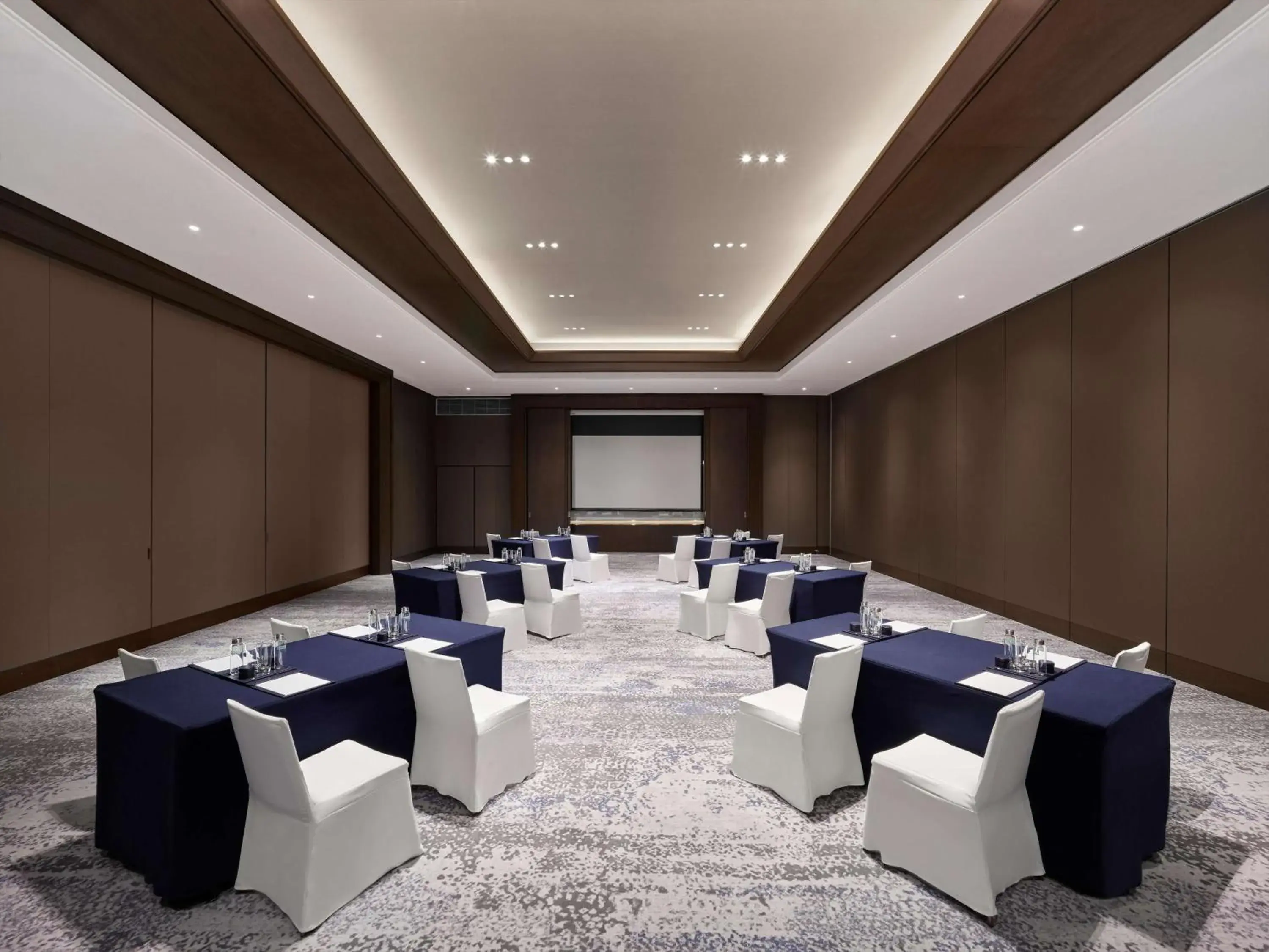 Meeting/conference room in Hilton Shanghai Songjiang Guangfulin