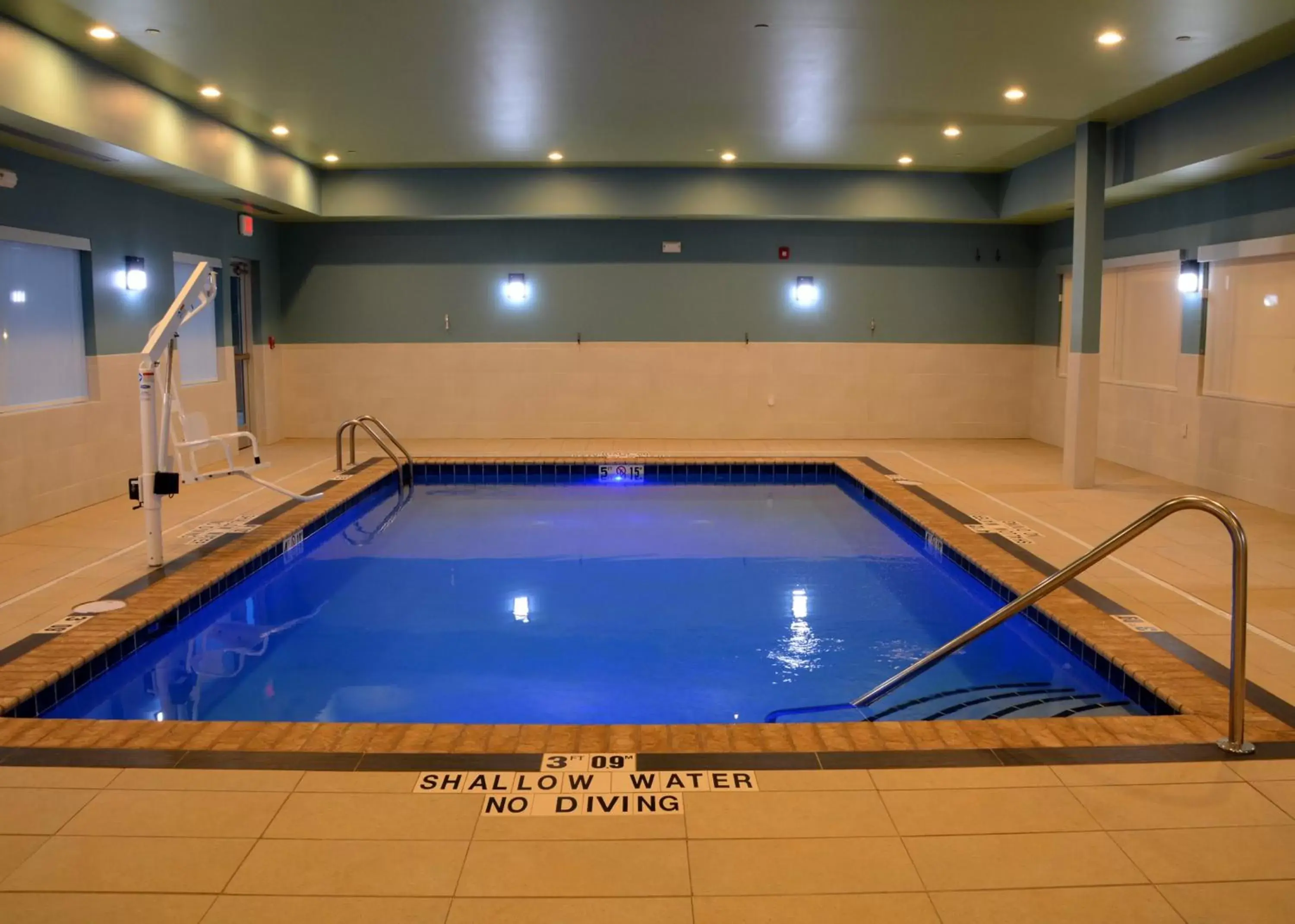 Swimming Pool in Holiday Inn Express & Suites - Pittsburgh - Monroeville, an IHG Hotel