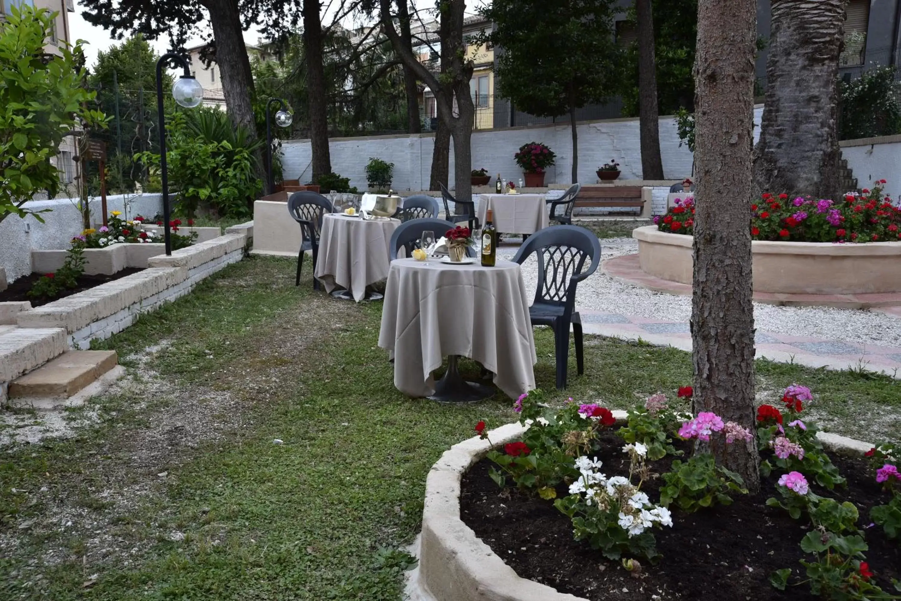 Patio, Banquet Facilities in San Gabriele